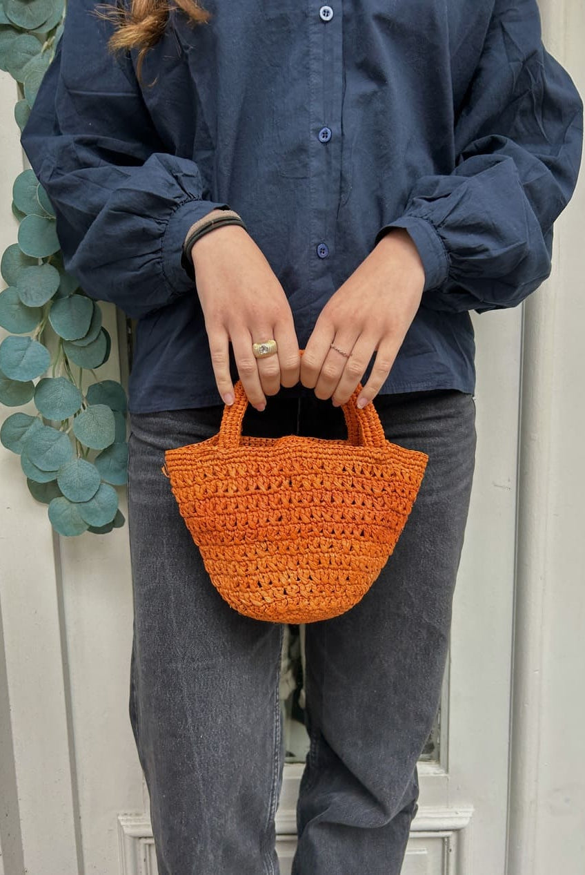 Petit panier en raphia orange – Vue de face