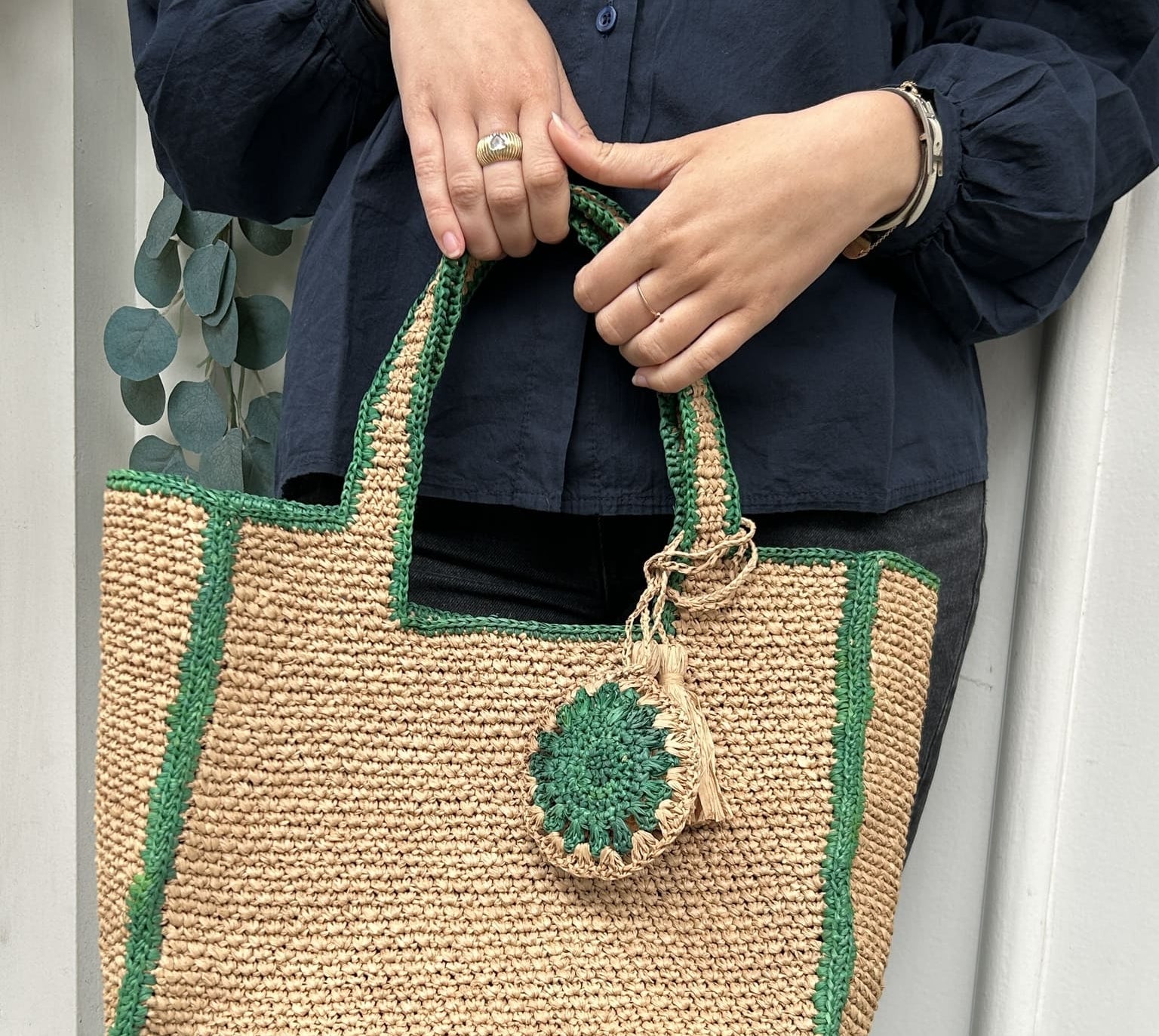 Sac en raphia porte-documents – Vue de face avec bordure verte