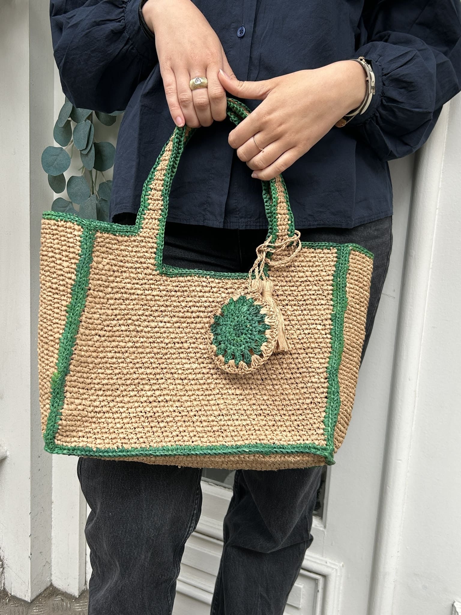 Sac en raphia porte-documents – Vue de face avec bordure verte