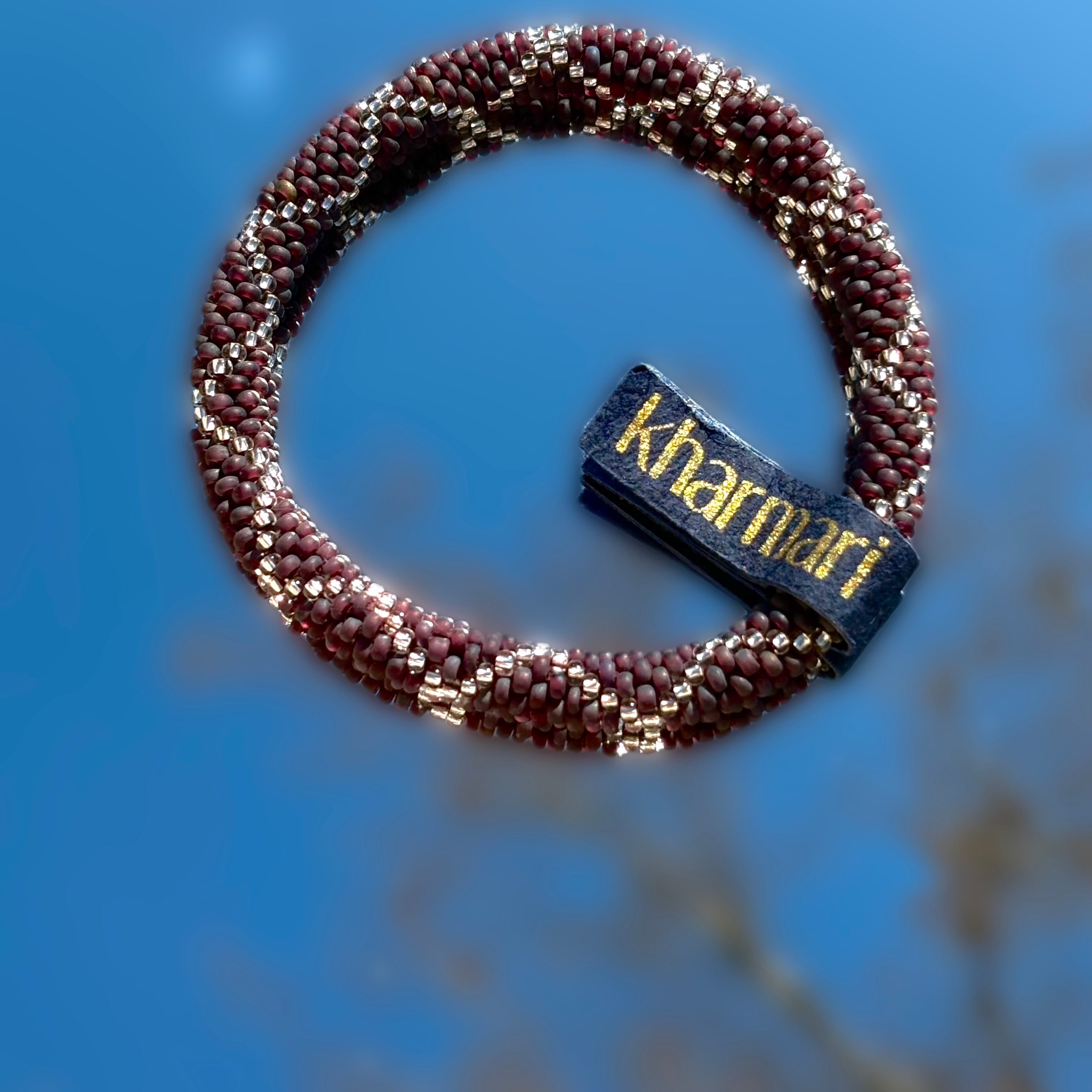 Bracelet perles de verre kharmari bordeaux