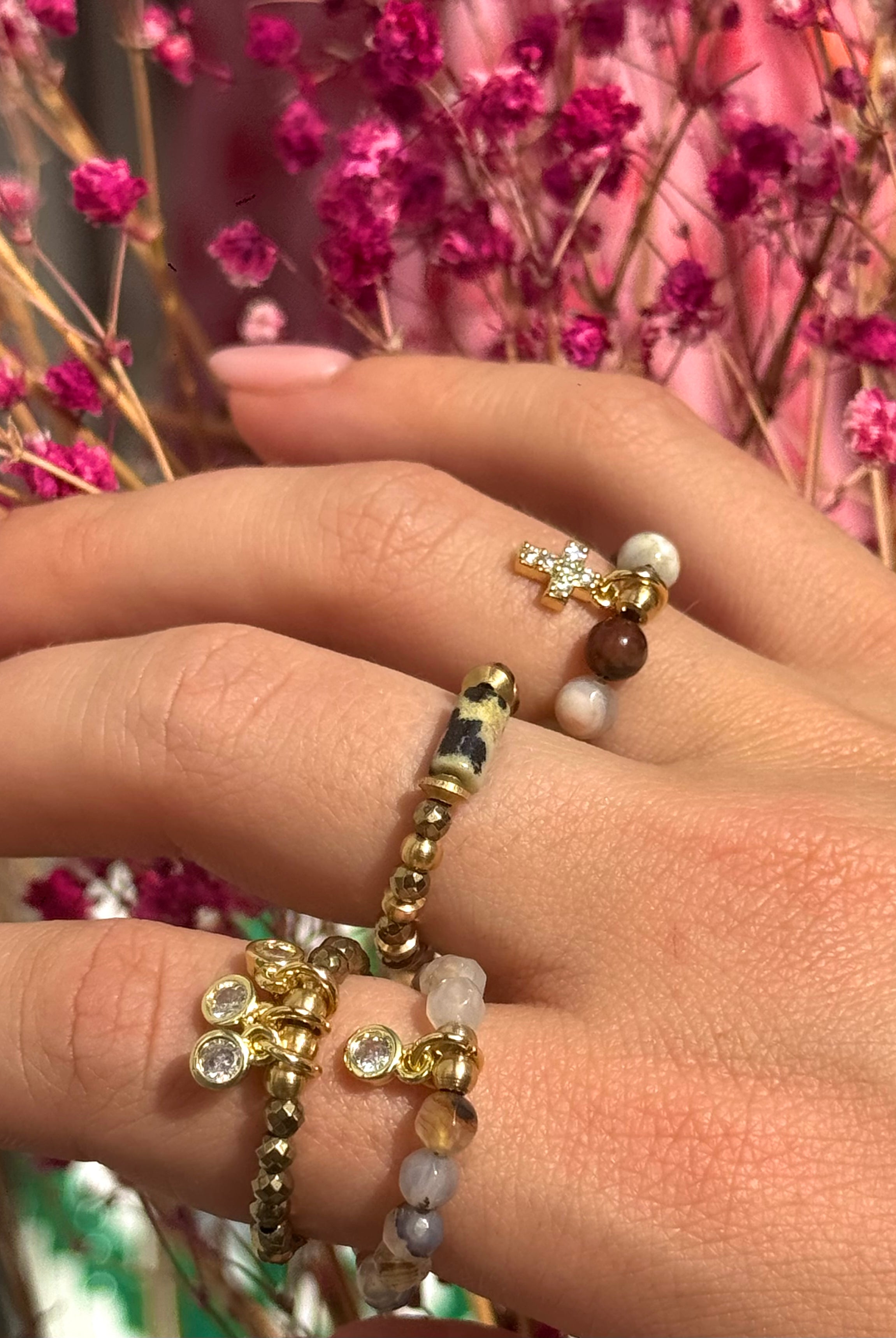 Bagues CELESTE x4 Fauve – portées sur la main