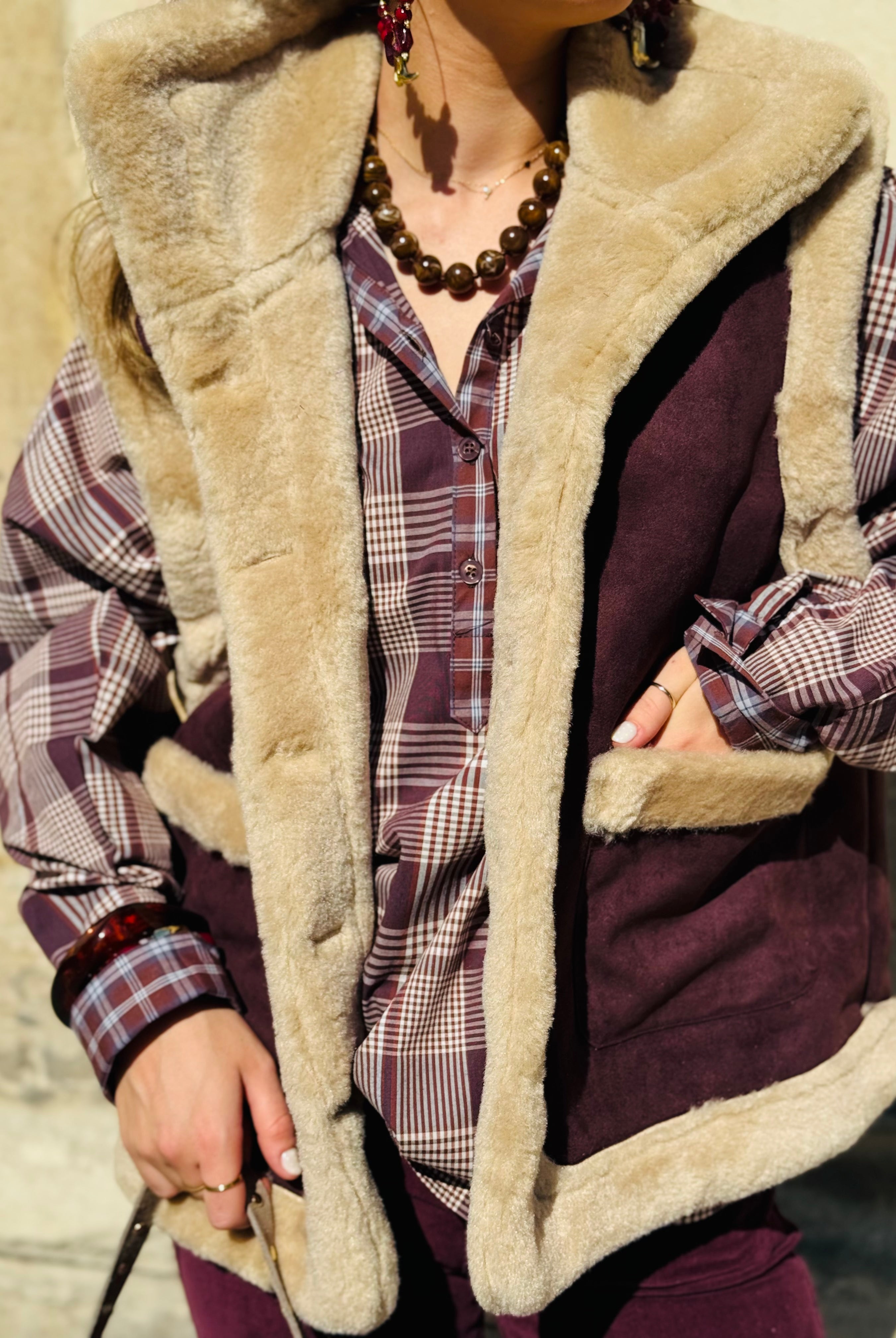 Blouson aviateur doublé de fourrure vu de face