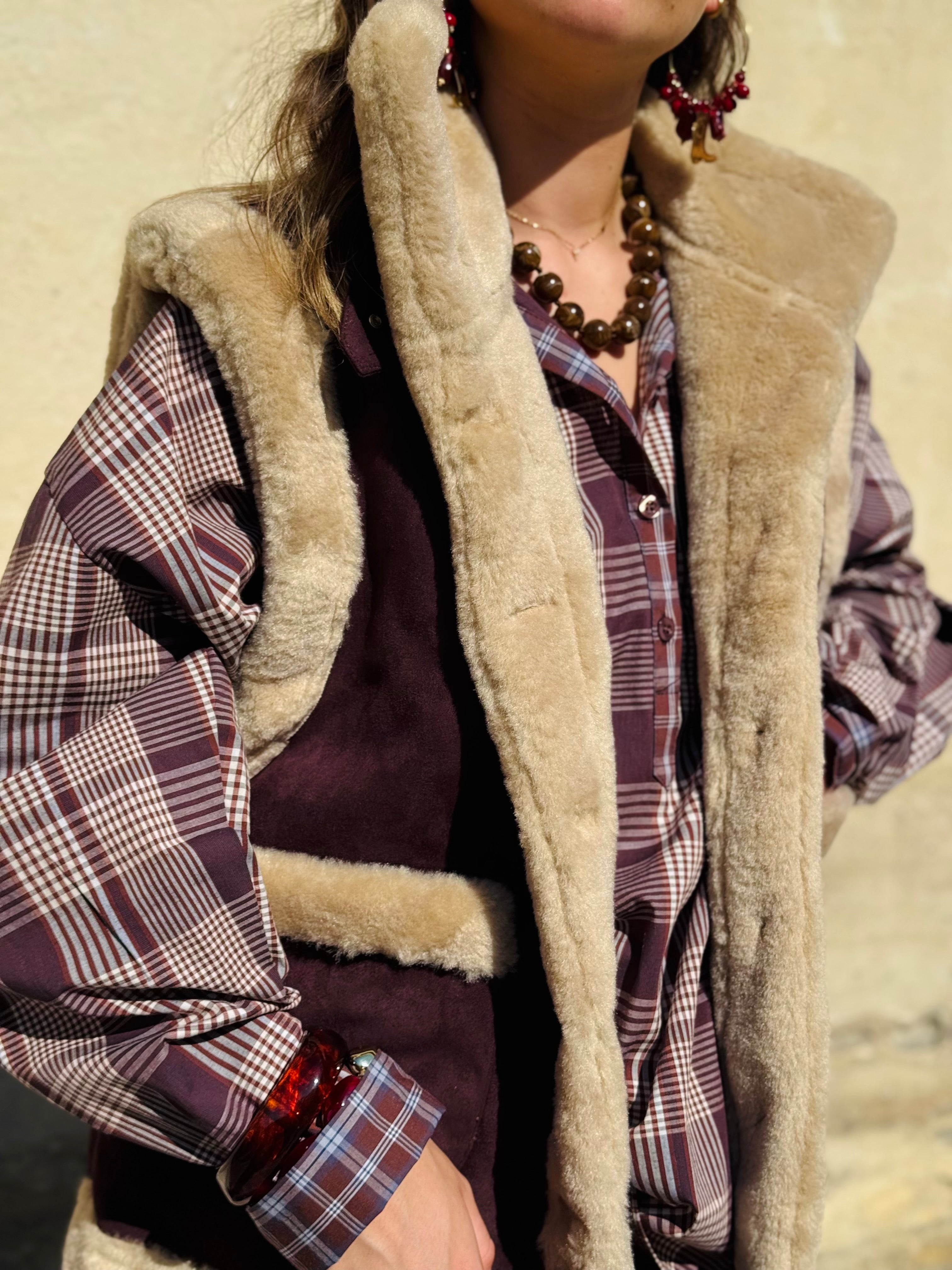 Vue de profil du blouson aviateur doublé de fourrure