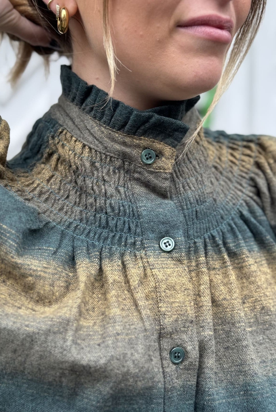 chemise en coton col victorien vert détail