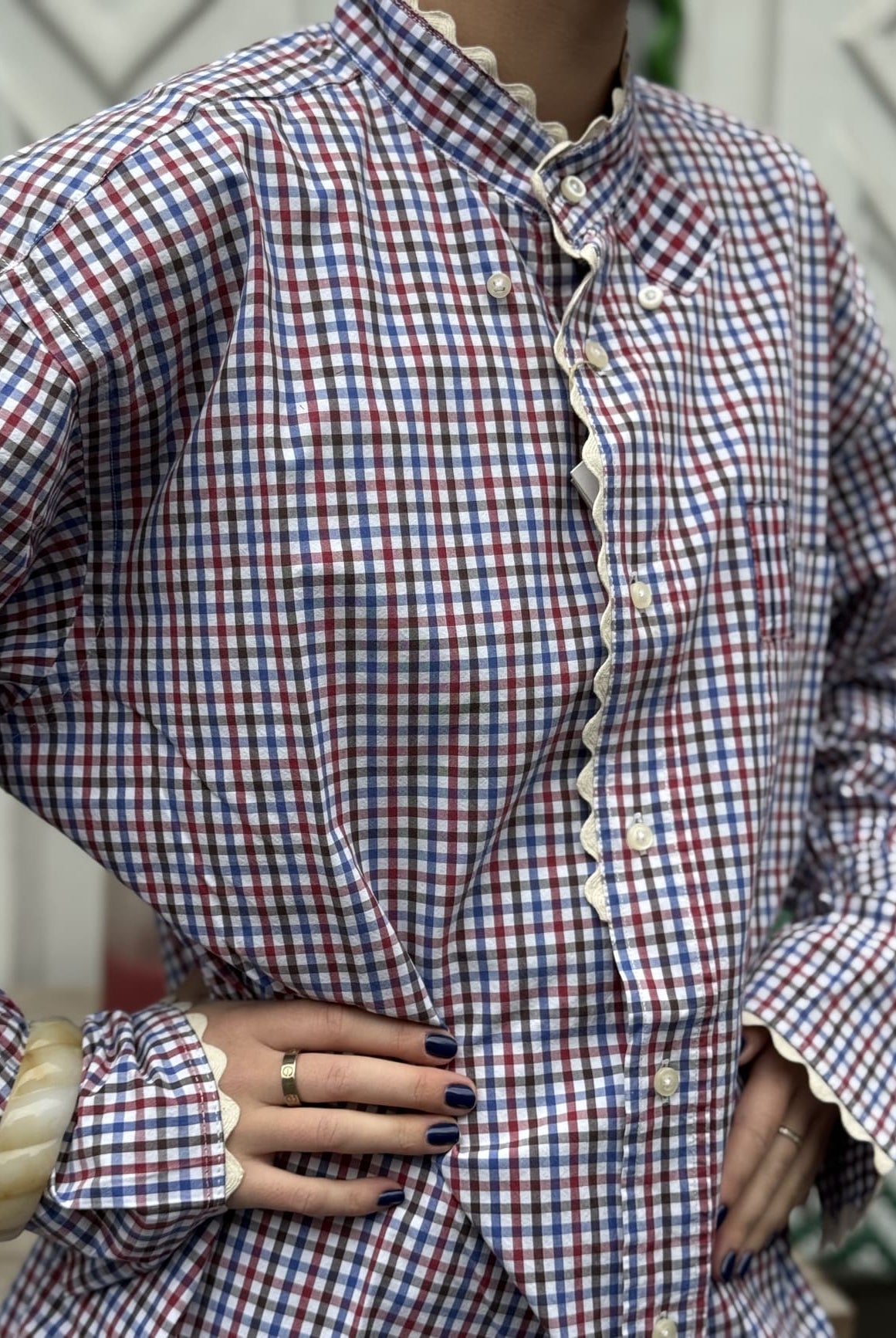 Détail du motif vichy et finitions de la chemise bohème chic