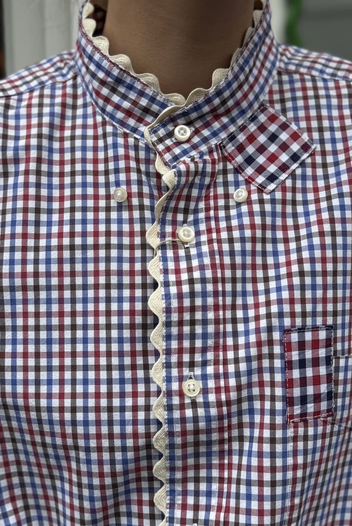 Détail du motif vichy et finitions de la chemise bohème chic