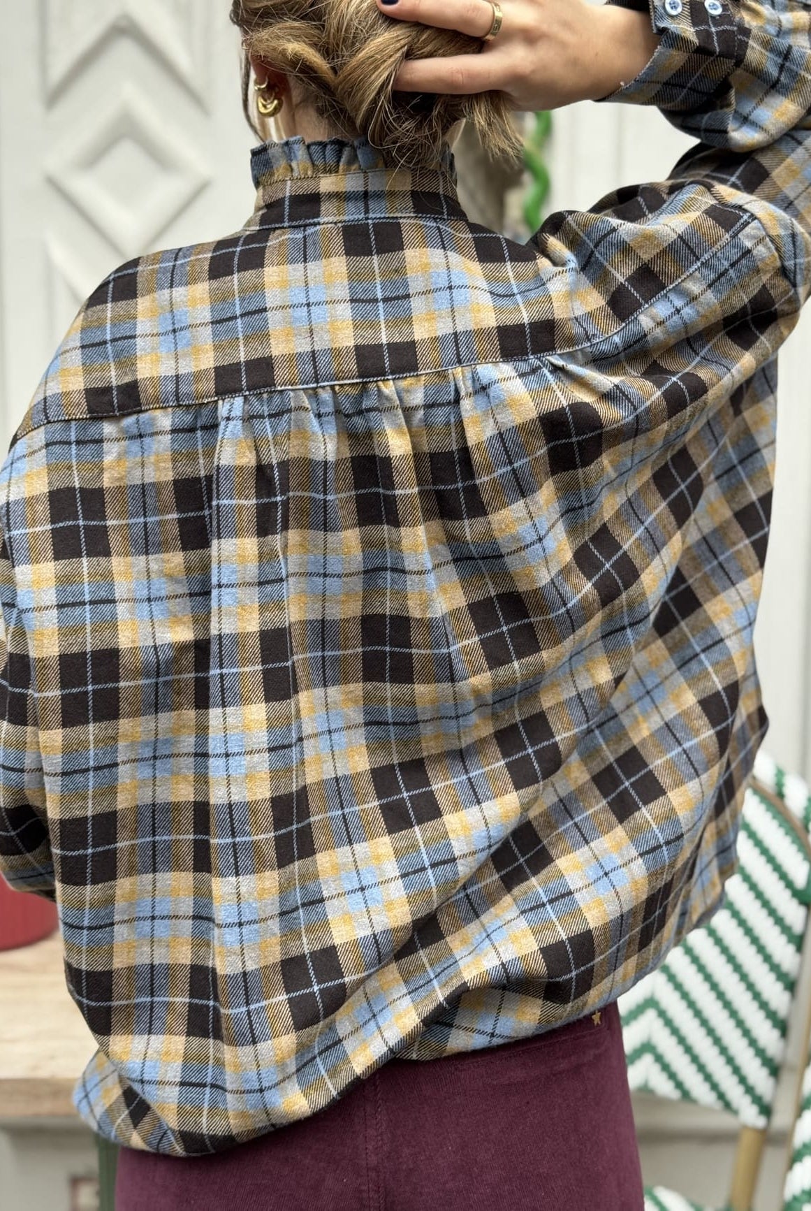 Chemise pour femme à carreaux bleu vue de dos