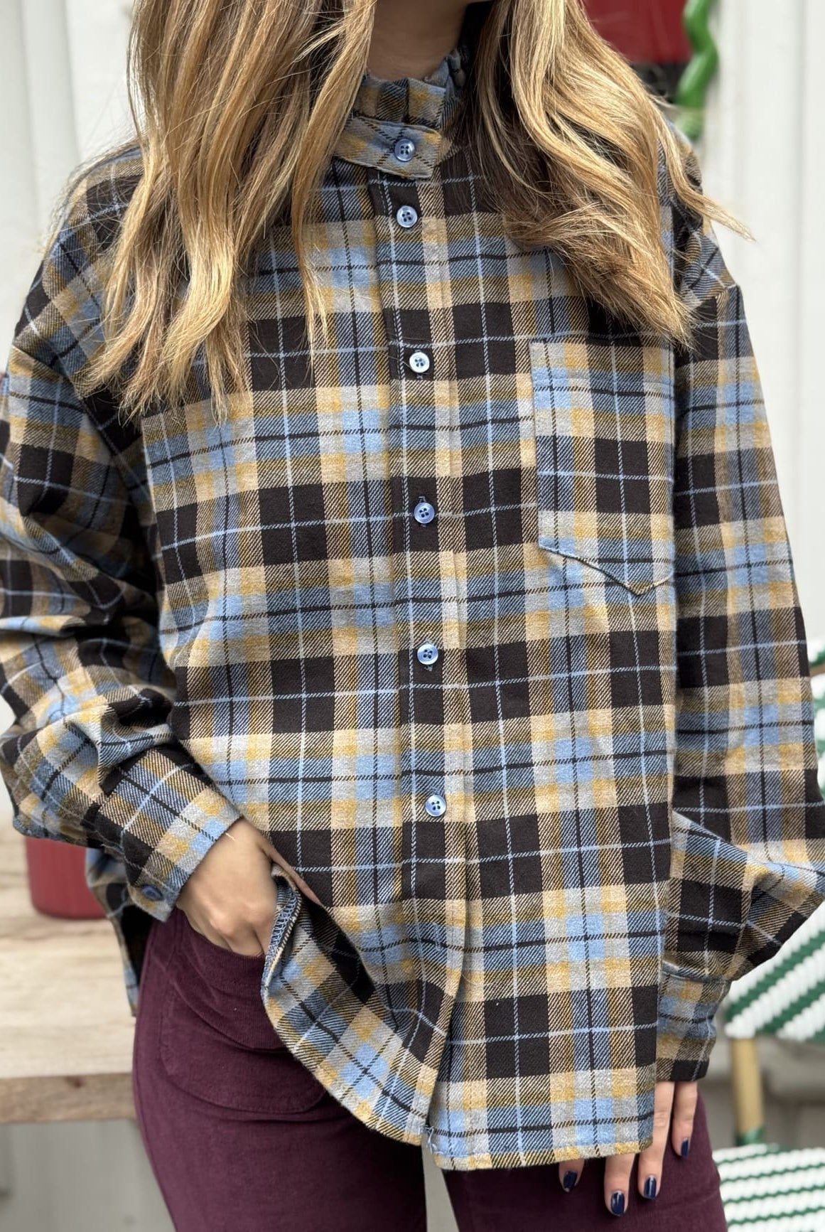 Chemise femme aux carreaux marron et bleu vue de face