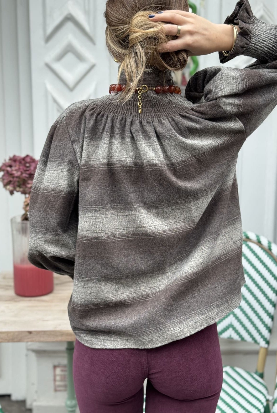 Chemise femme col victorien de dos