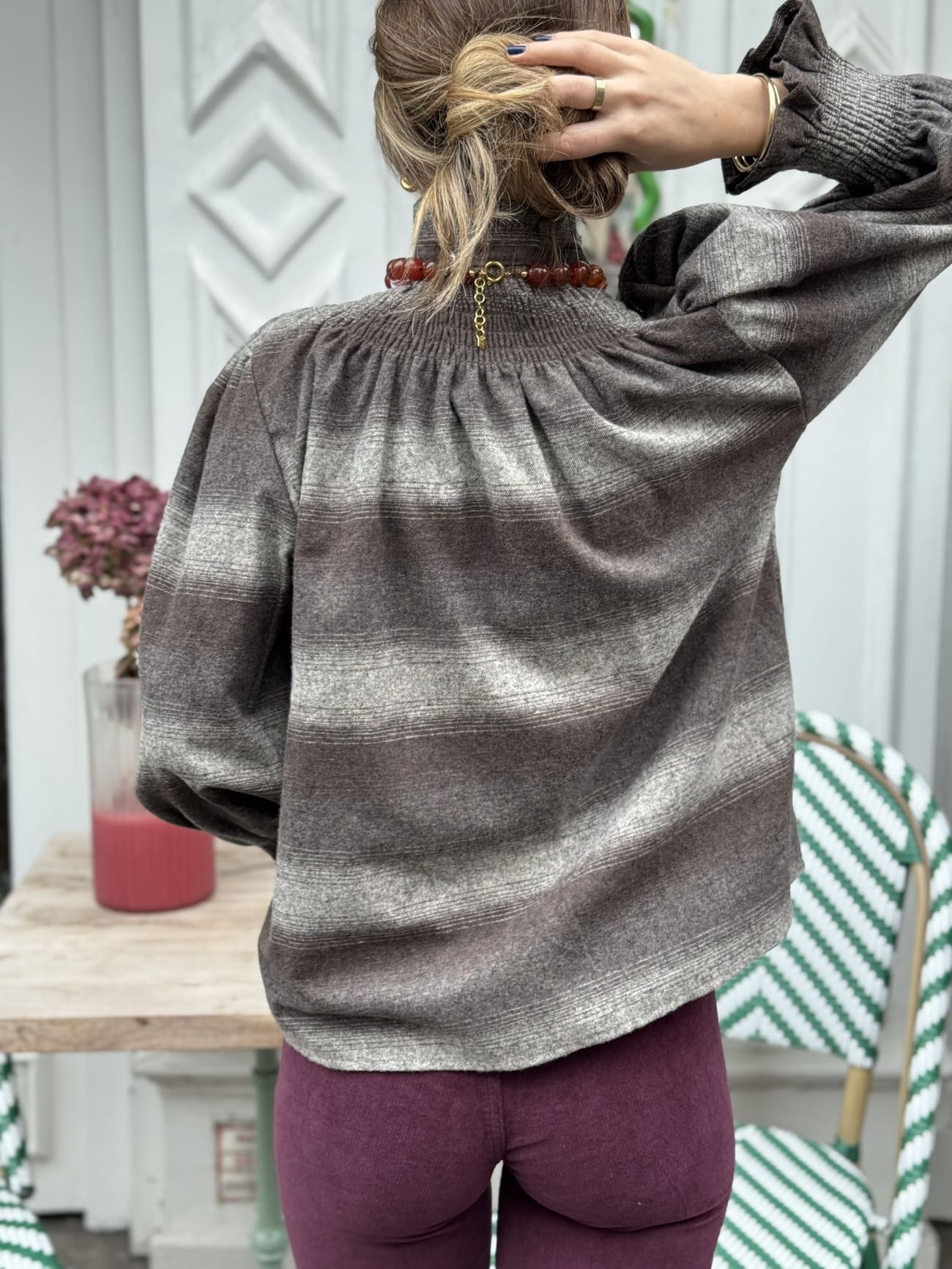 Chemise femme col victorien de dos