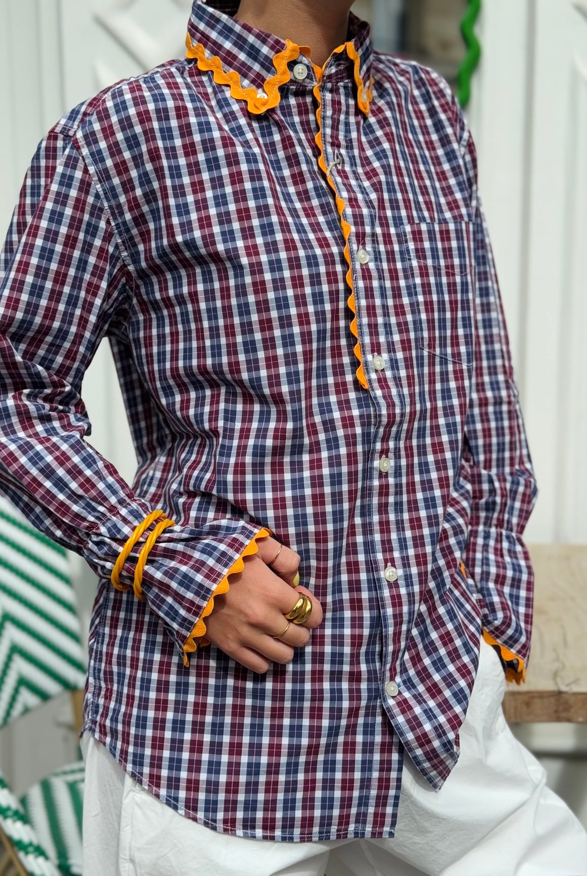 Chemise femme upcycling bleu et bordeaux f=galon orange