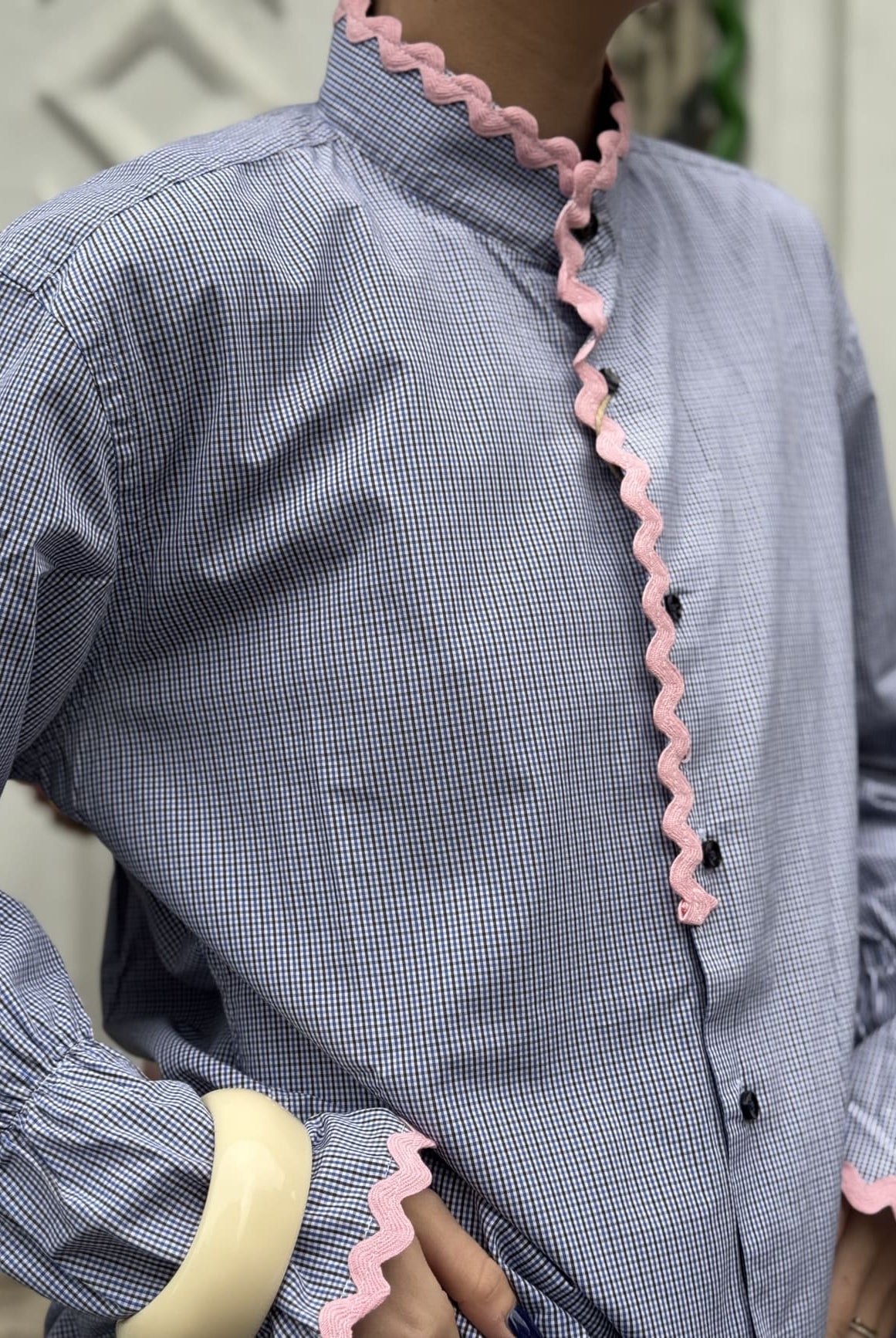 Chemise upcyclée carreaux fins zoom vue de face