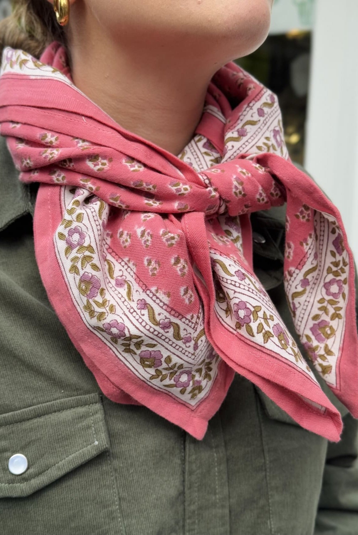 chemise velours vert de près