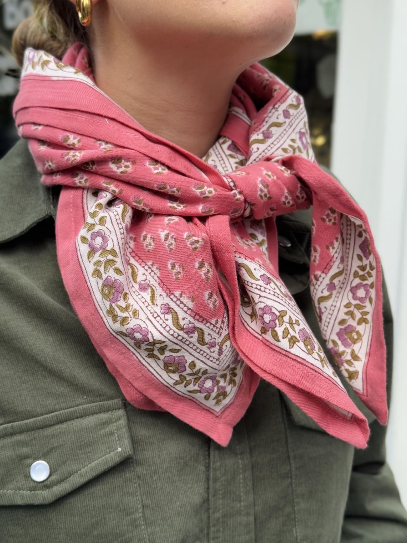 chemise velours vert de près