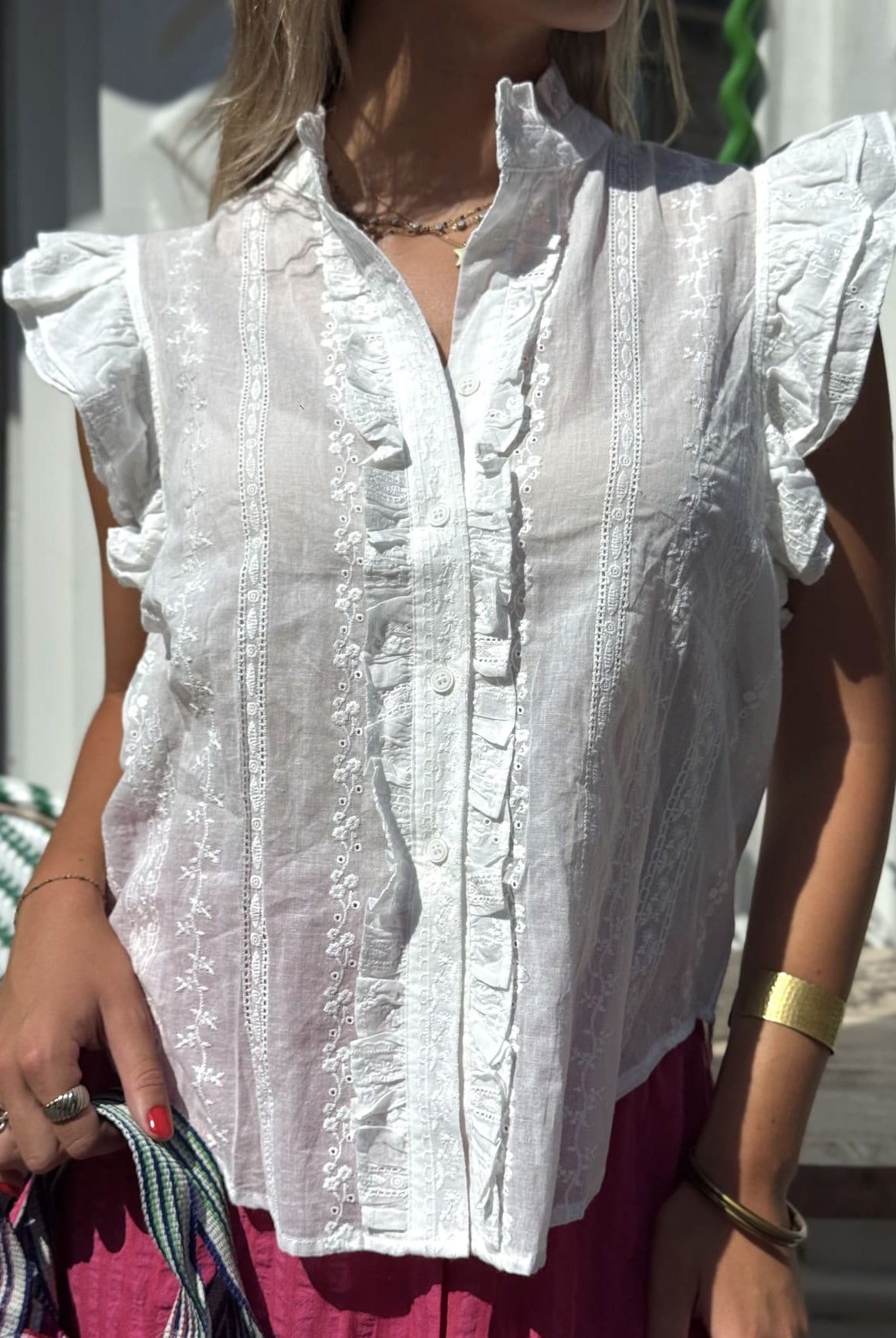 Chemisier blanc en dentelle sans manche vue de face