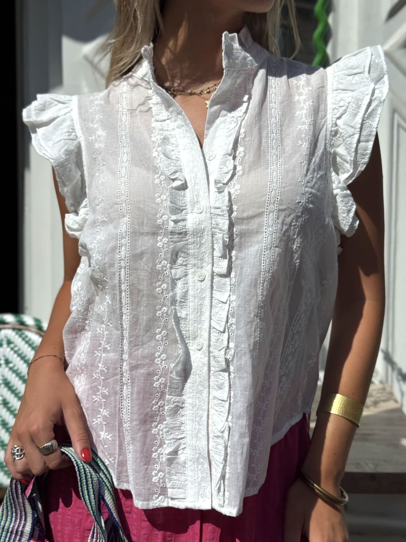 Chemisier blanc en dentelle sans manche vue de face