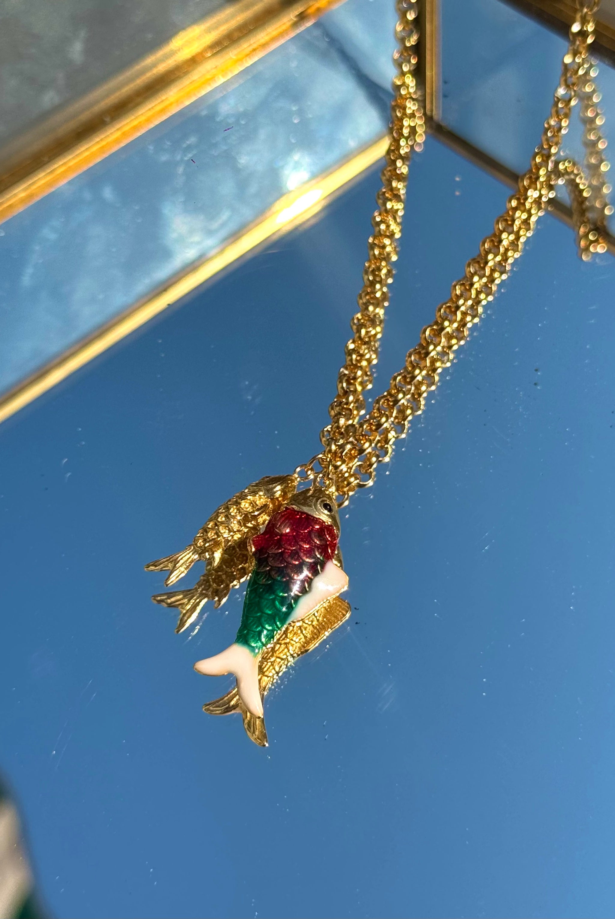 Collier 2 Poissons doré en acier inoxydable – bijou fin et symbolique