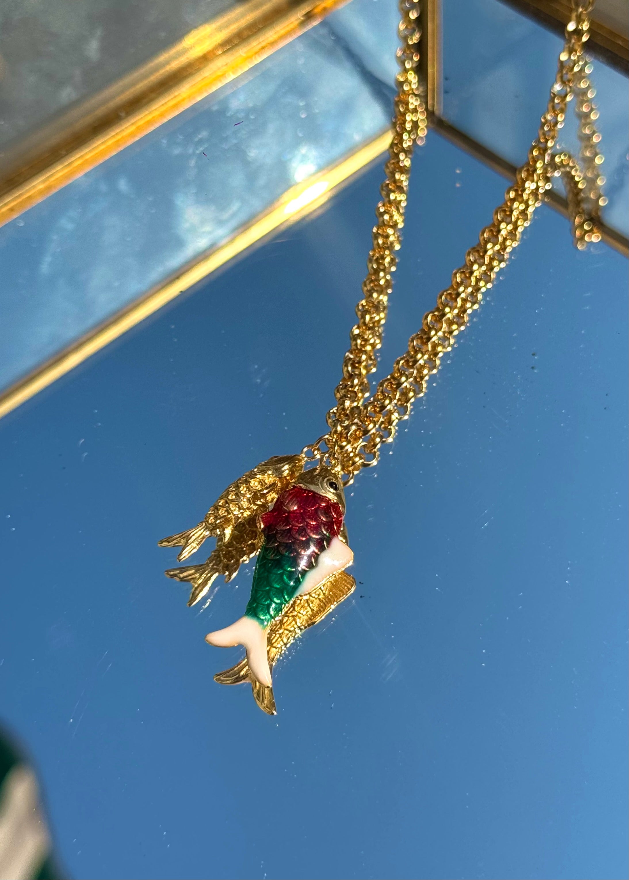 Collier 2 Poissons doré en acier inoxydable – bijou fin et symbolique