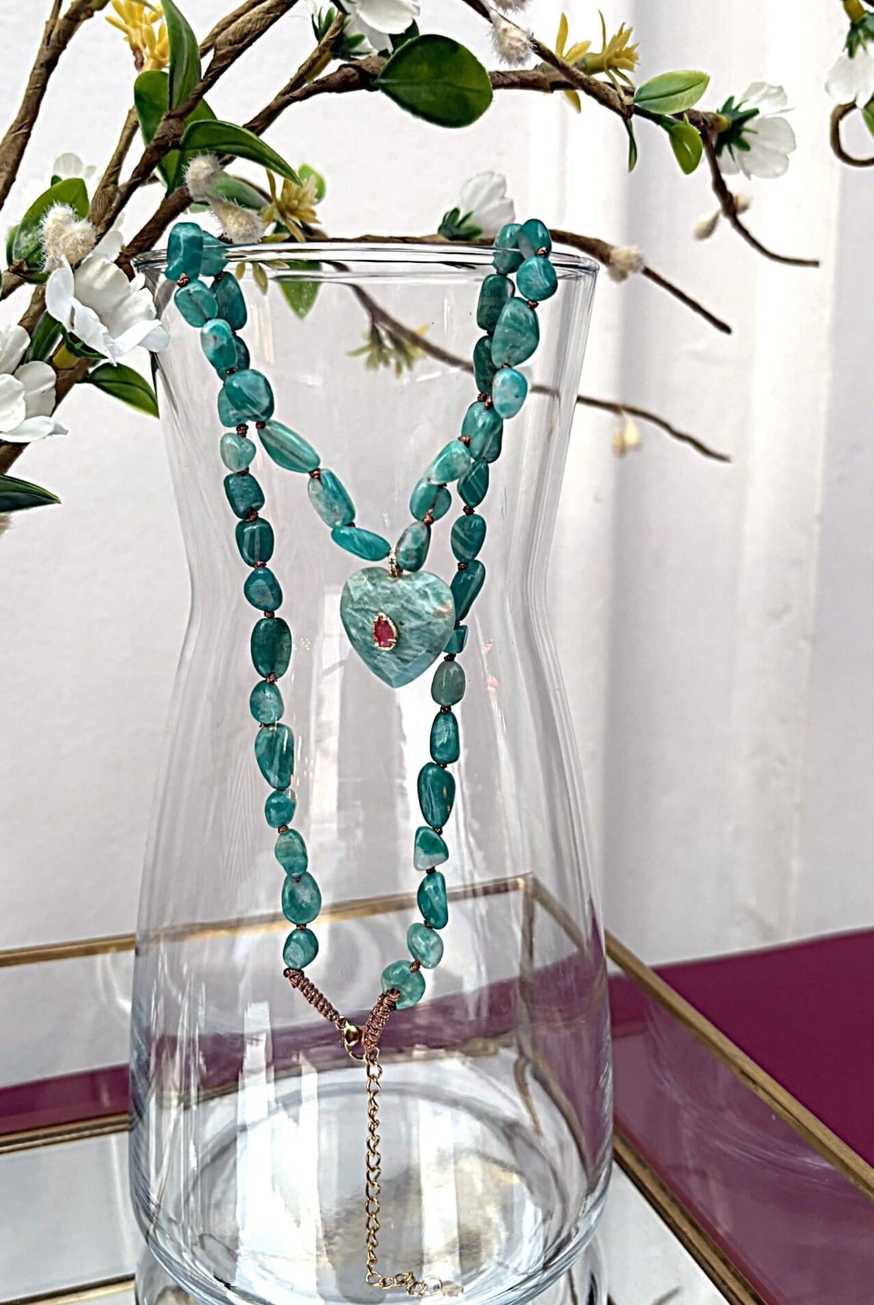 Collier en pierres naturelles amazonite bleu vu de face
