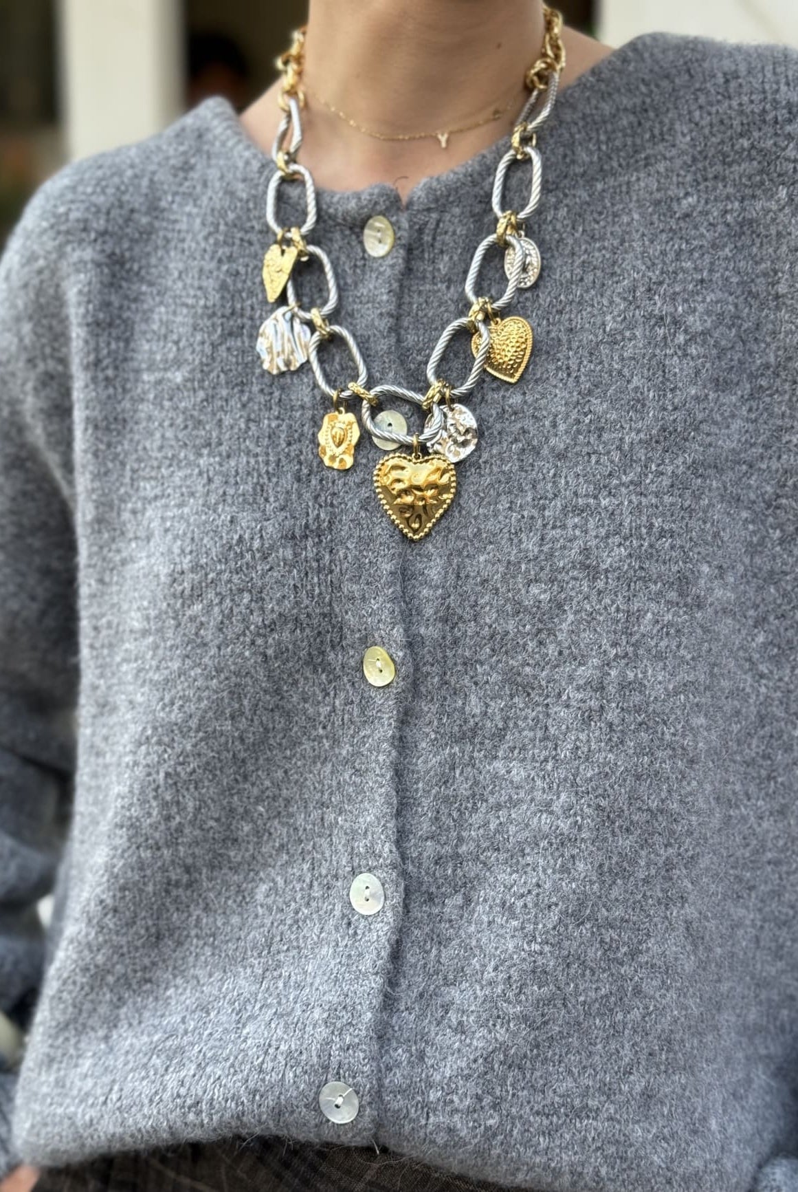 Gilet gris en alpaga, gros plan