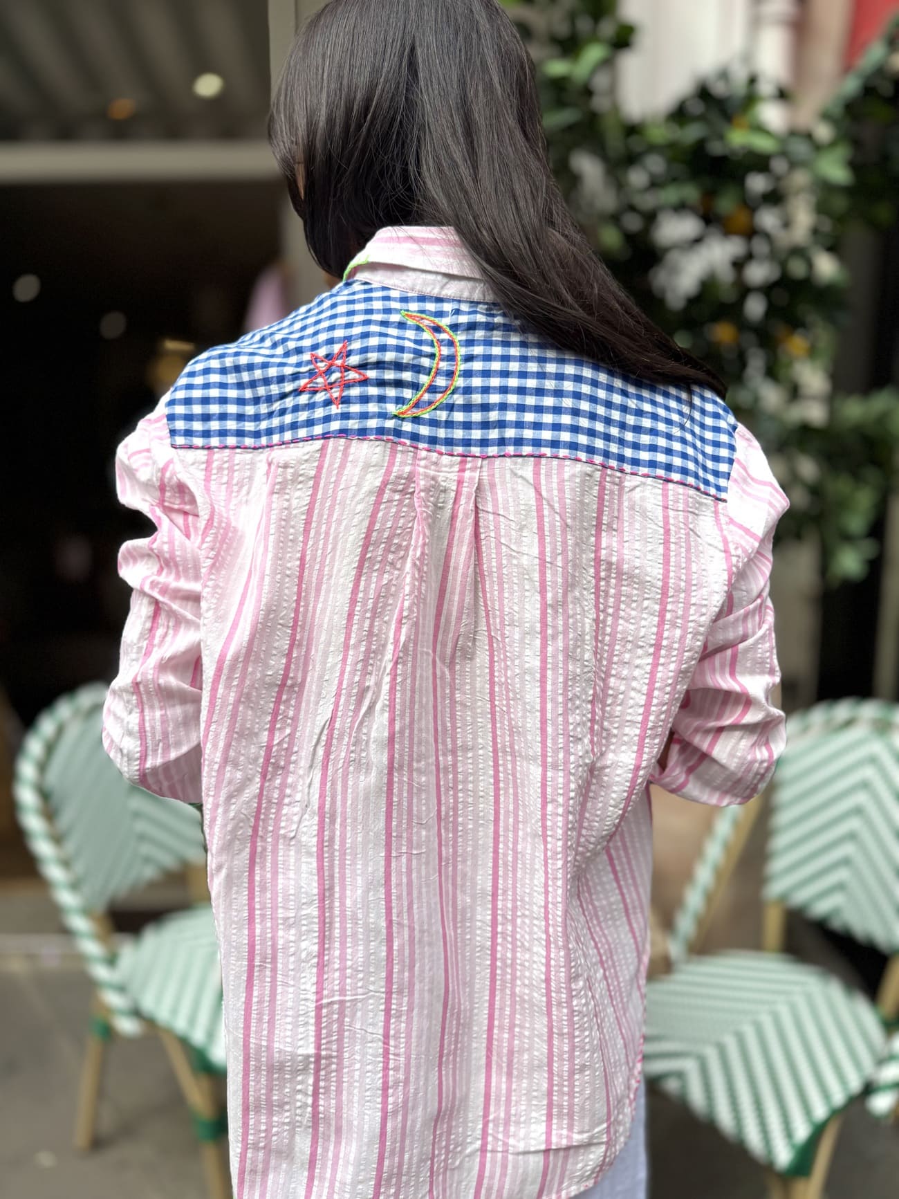 Chemise à rayures roses et incrustation vichy bleu dans le dos