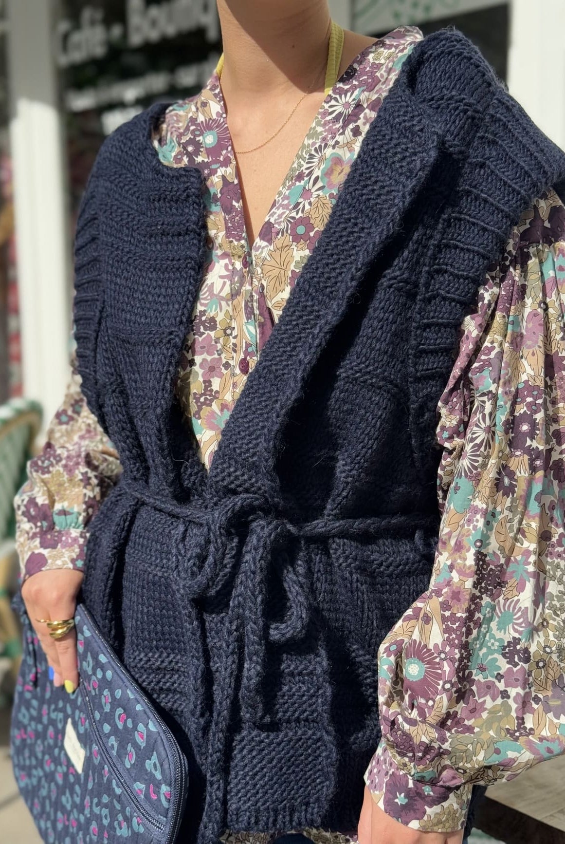 Gilet sans manche bleu marine vu de profil