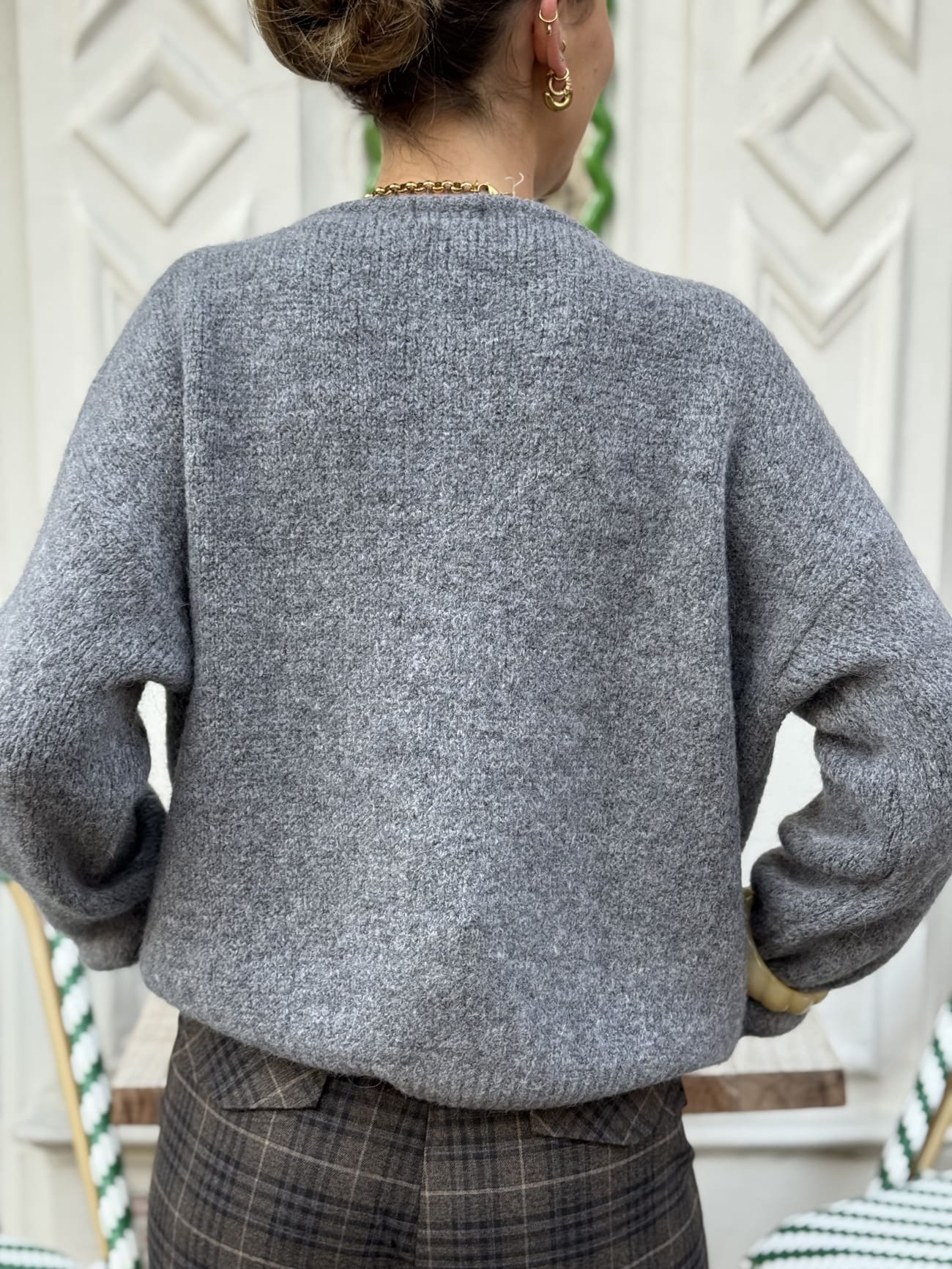 Gilet gris en alpaga vu de dos