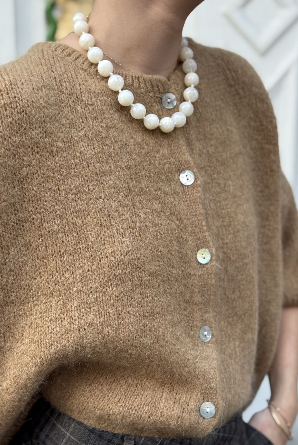 Gilet manche 3/4 camel gros plan