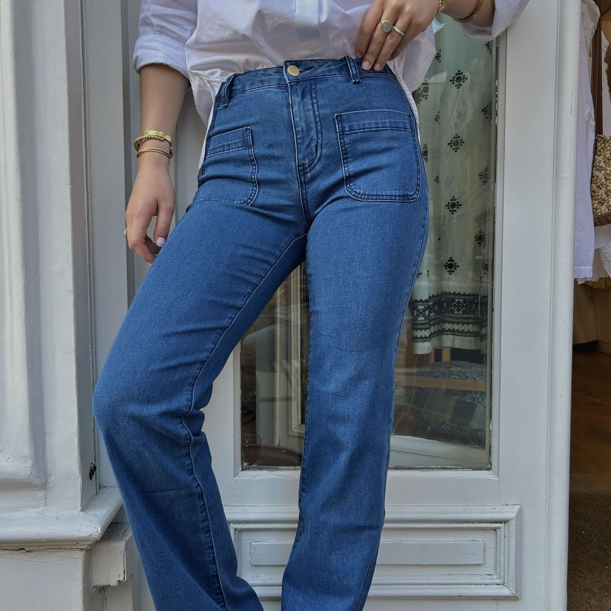 Jean flare bleu foncé femme, coupe évasée taille haute vue de face