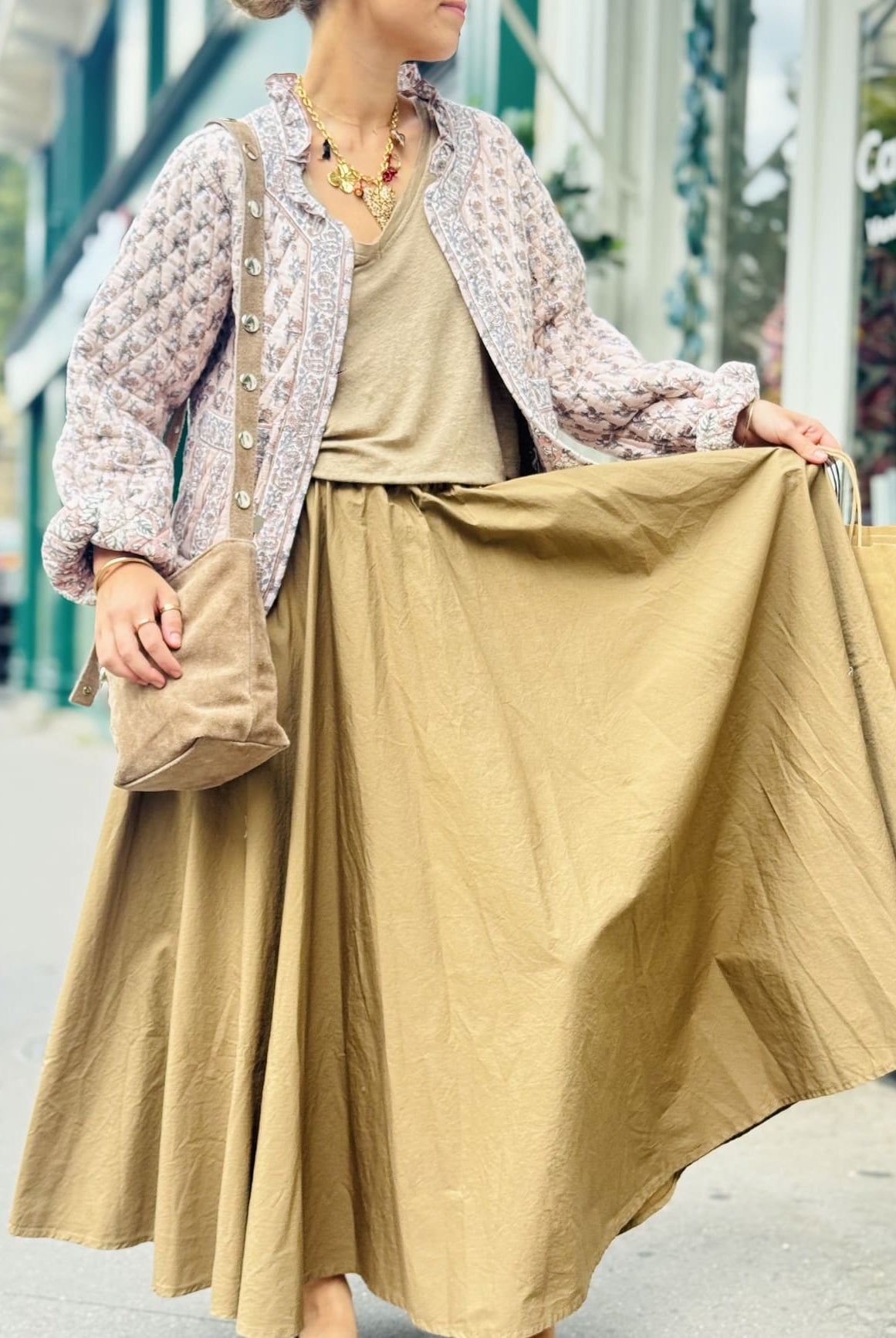 Volume de la jupe corolle taupe