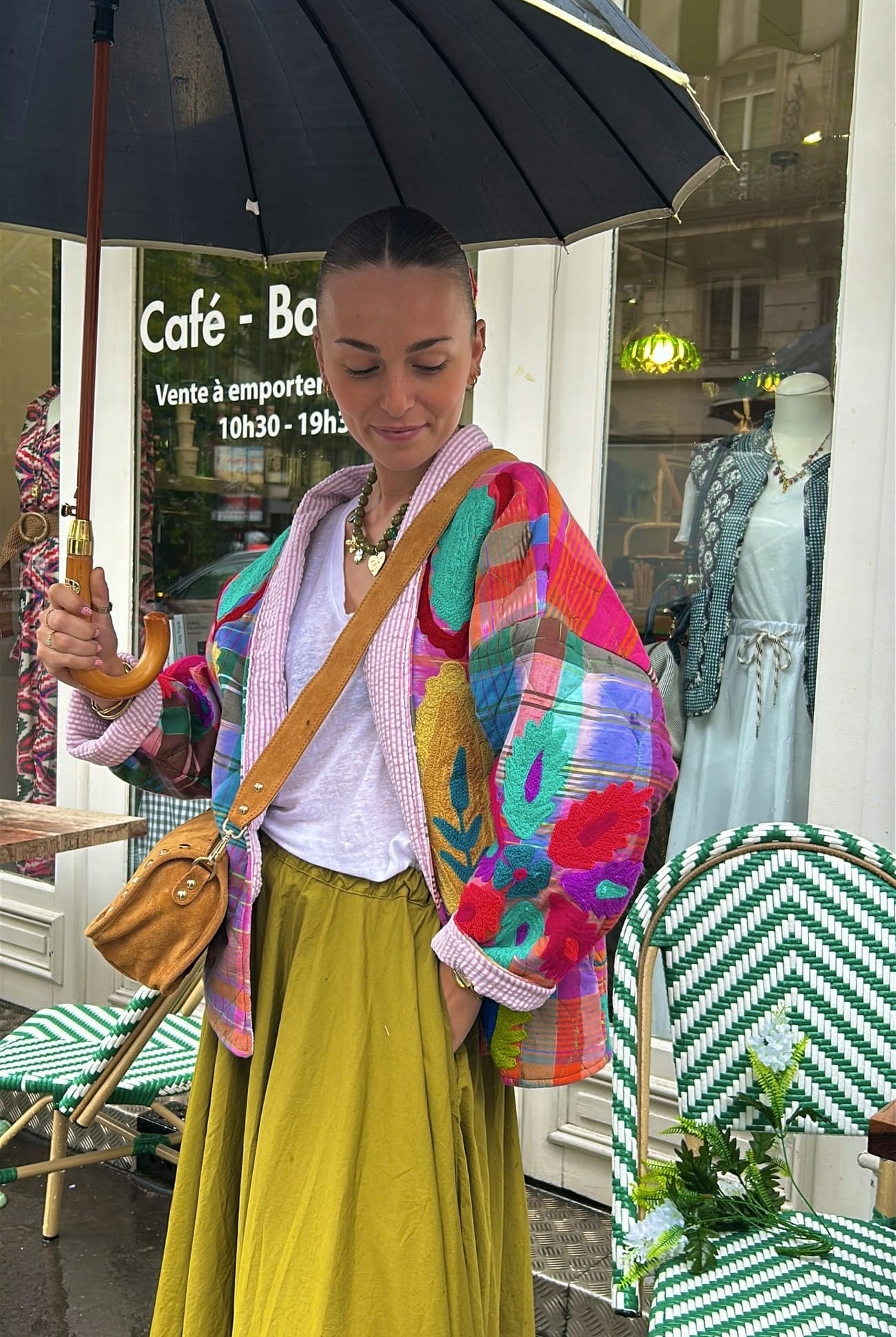 Jupe longue fluide vert olive portée