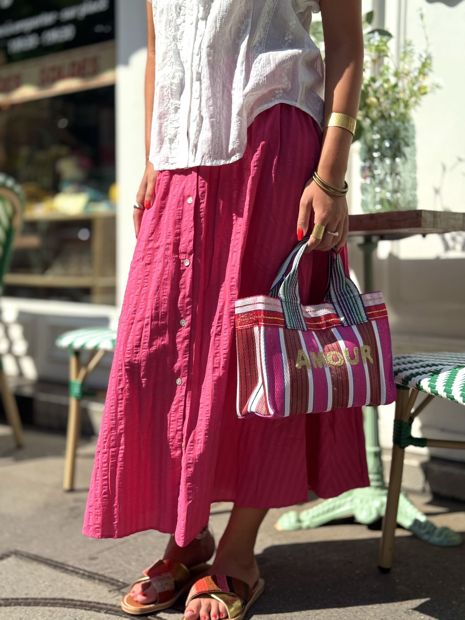 Jupe rayée fuchsia vue de profil portée - Sidonie Concept Store