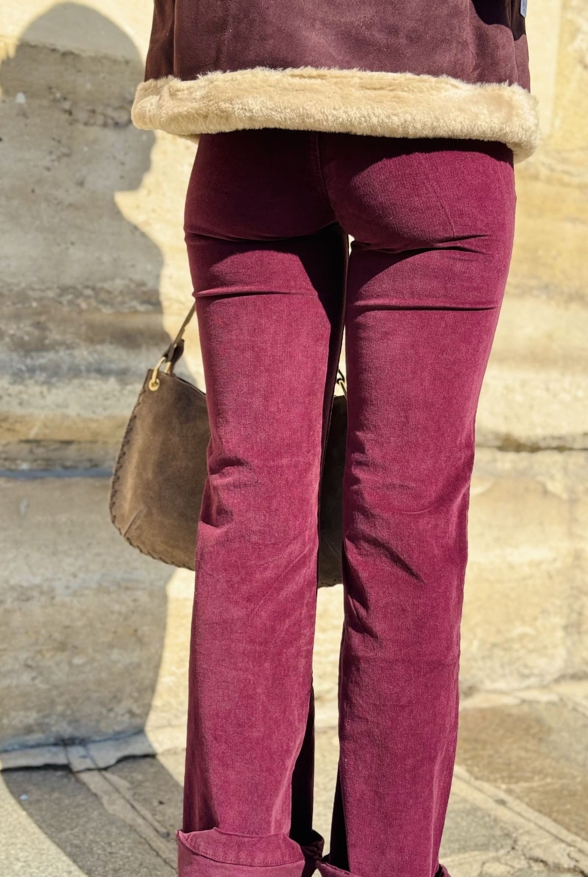 Pantalon en velours bordeaux de dos