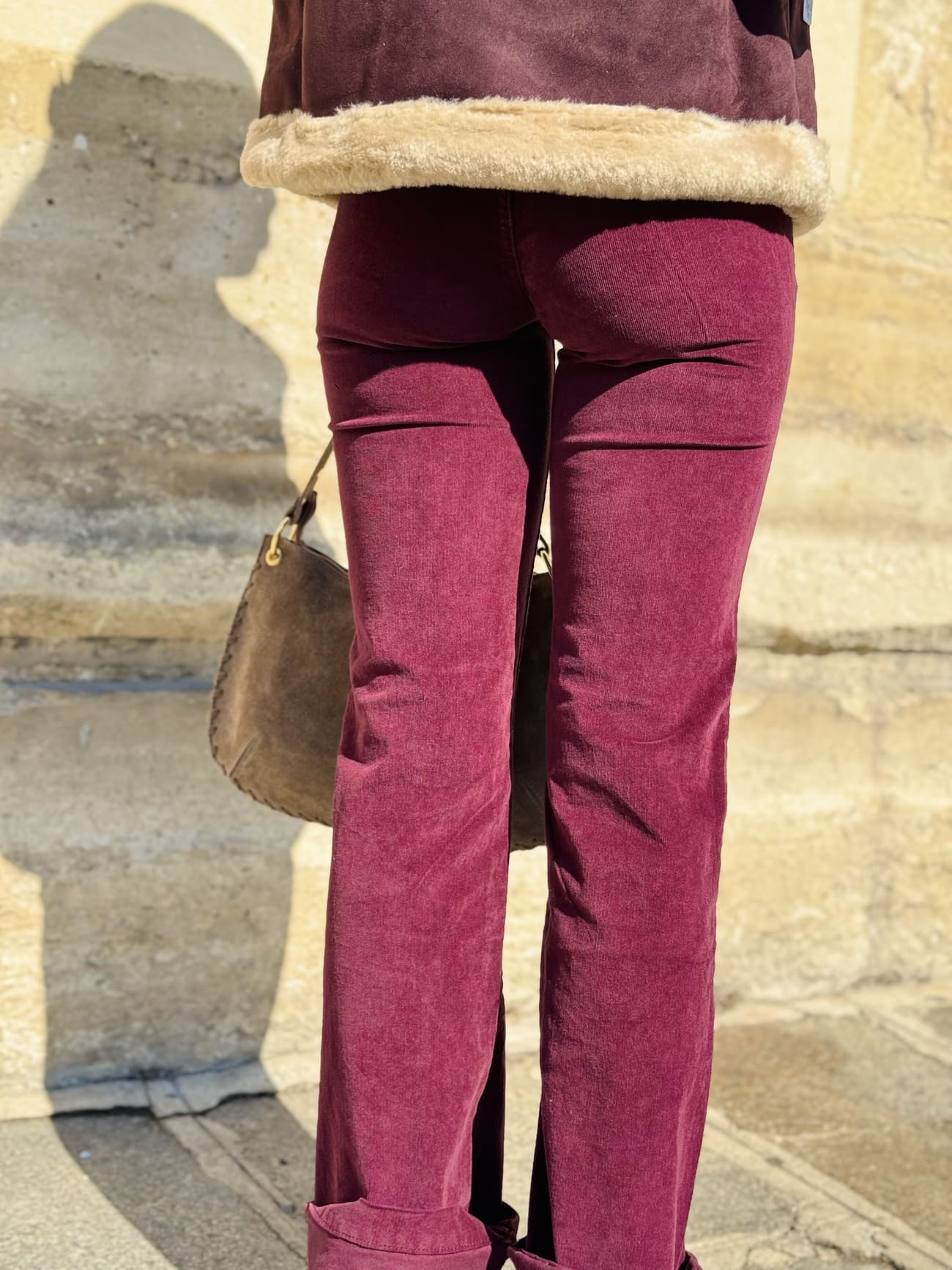 Pantalon en velours bordeaux de dos