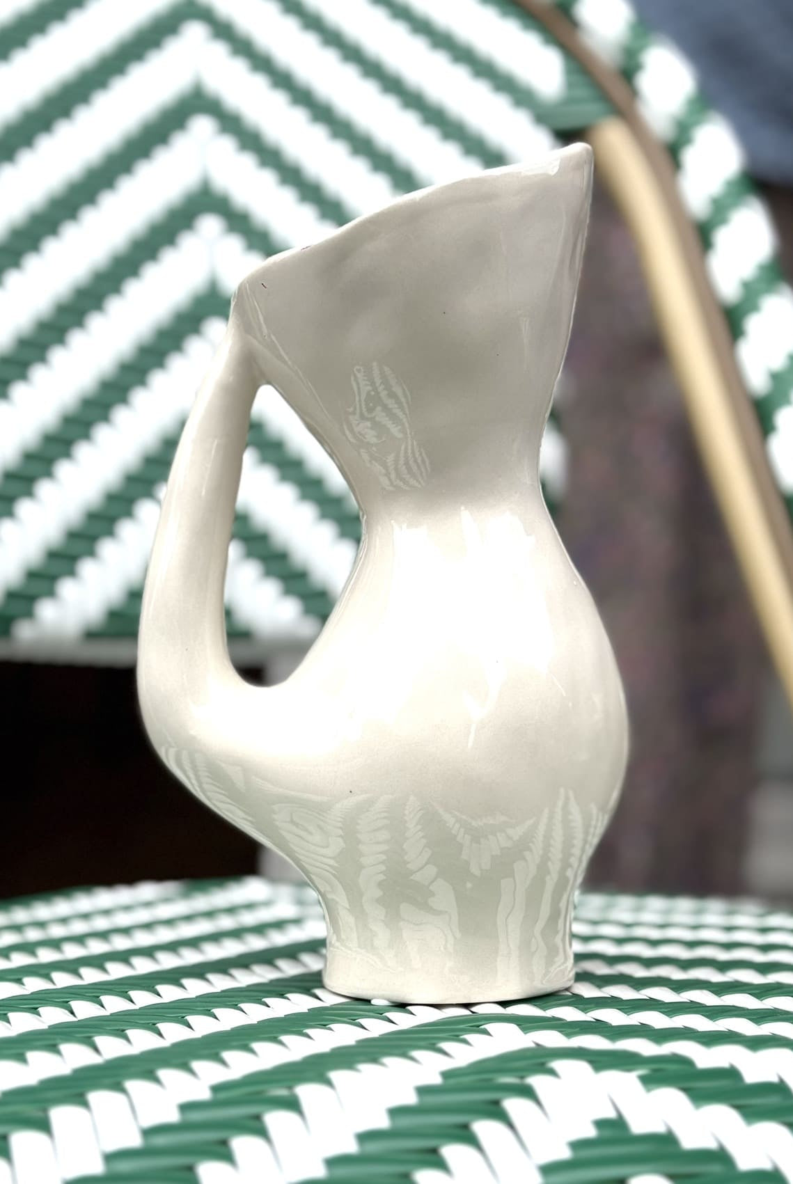 Pichet en céramique écrue – vue de face, style vase polyvalent