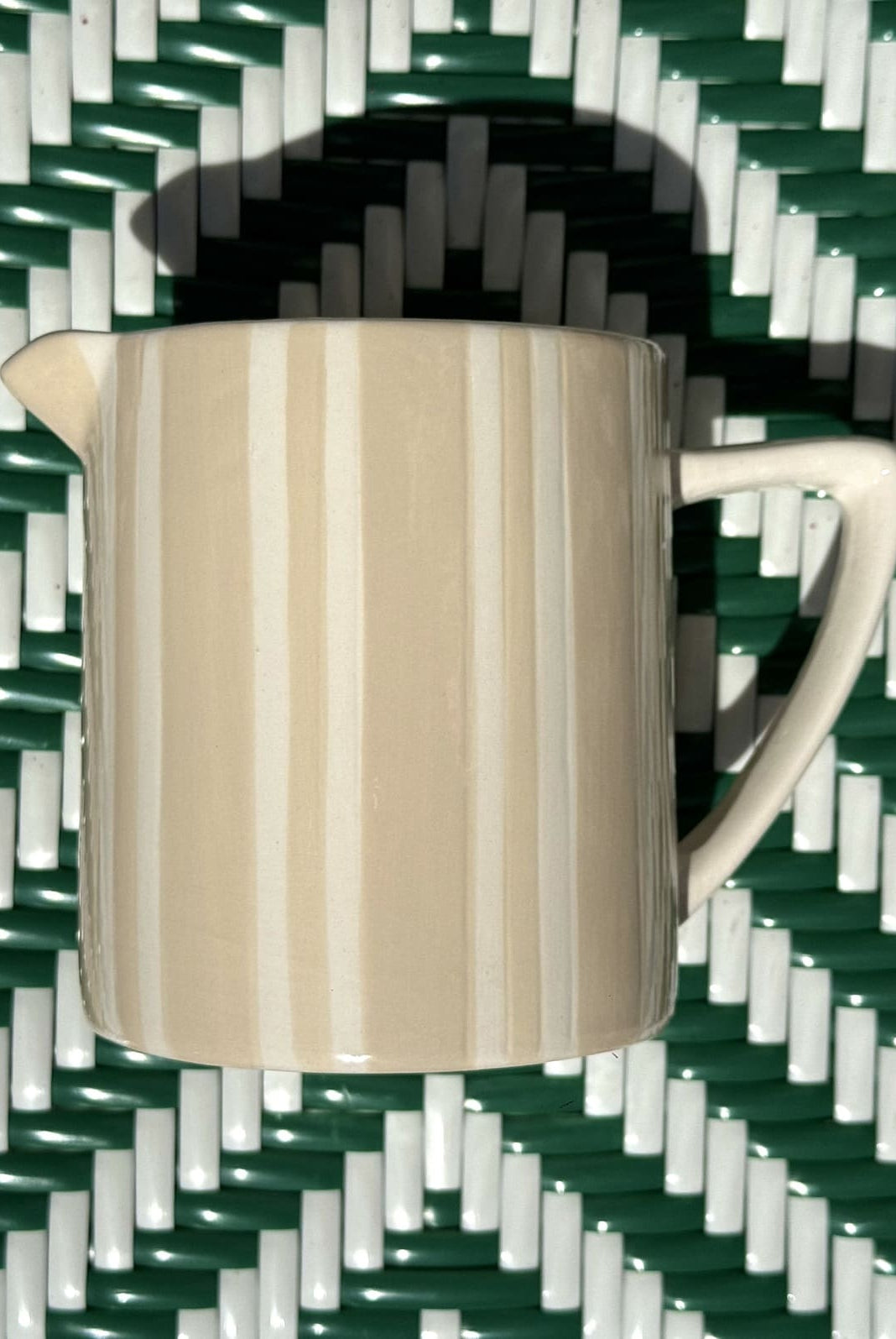 Pichet décoratif beige à rayures – céramique naturelle – Sidonie Concept Store