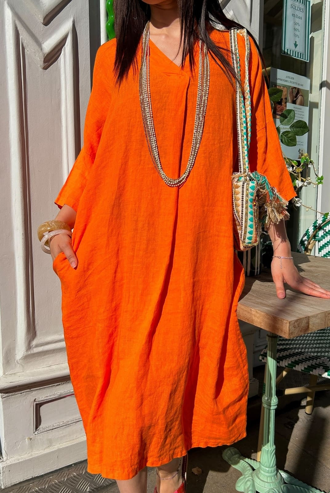 Robe longue oversize en lin orange vue de face – taille unique