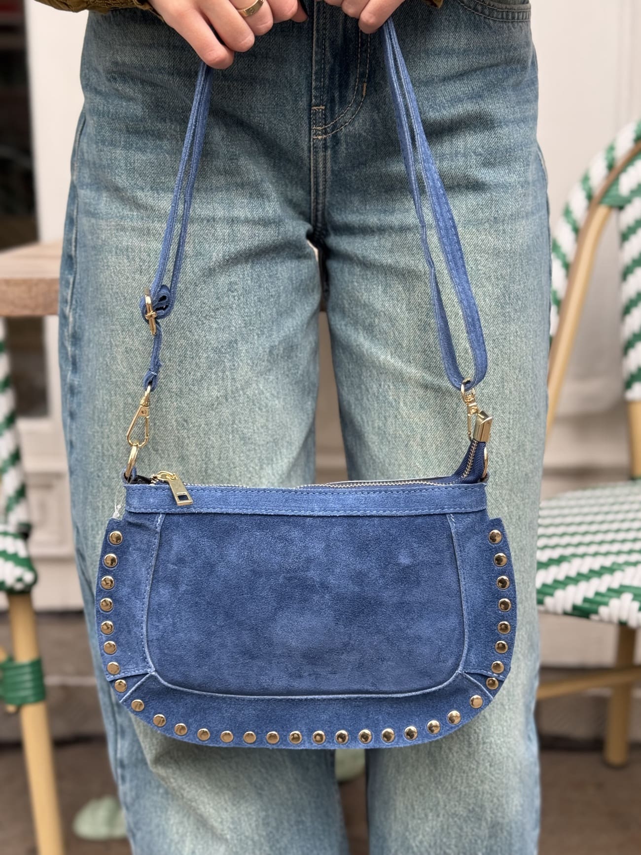 sac en daim clouté bleu