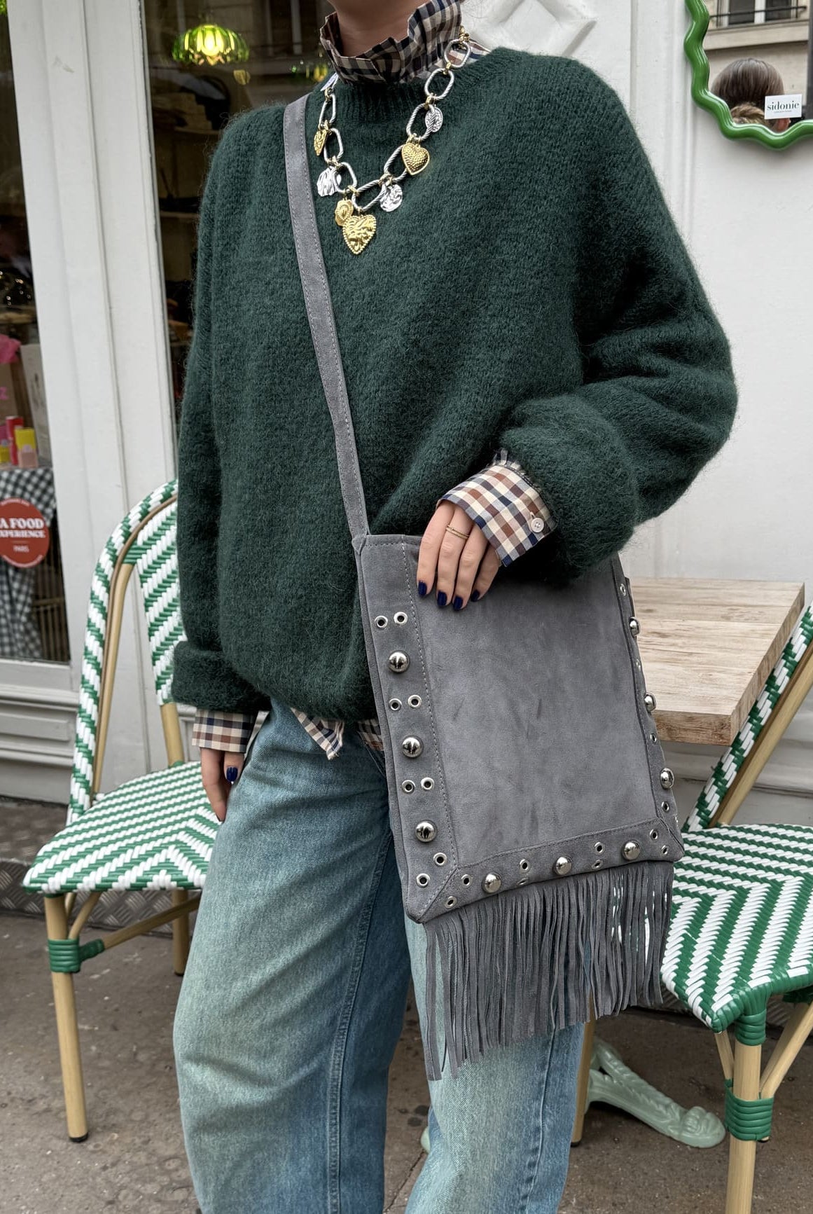 Sac en daim à franges et clous gris - vue d'ensemble