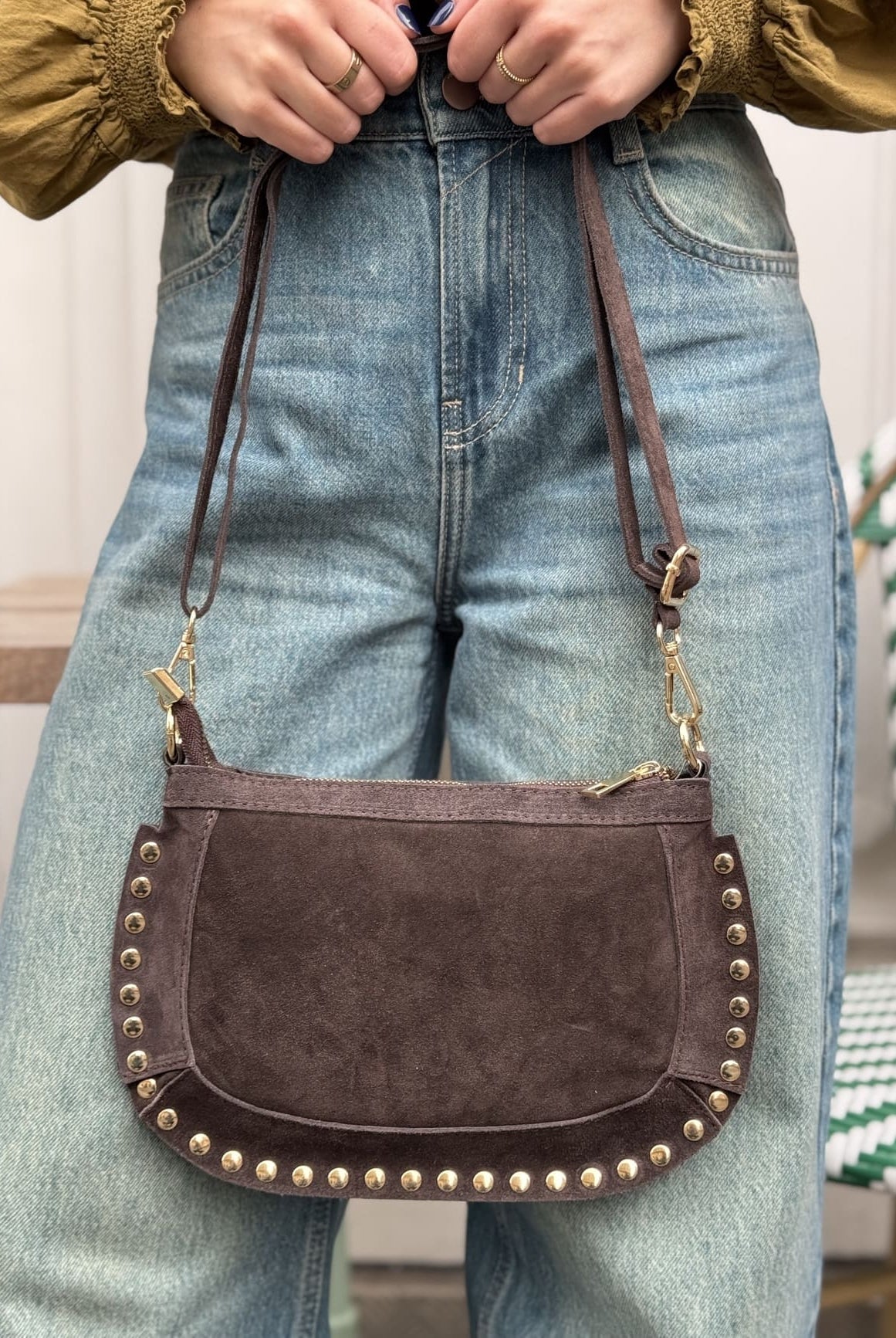 sac en daim marron clouté