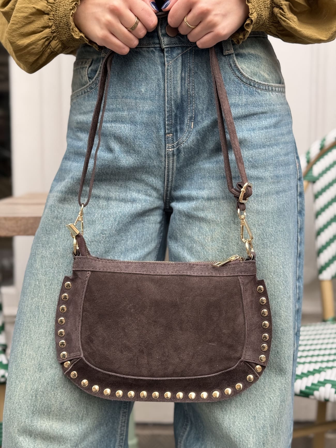 sac en daim marron clouté