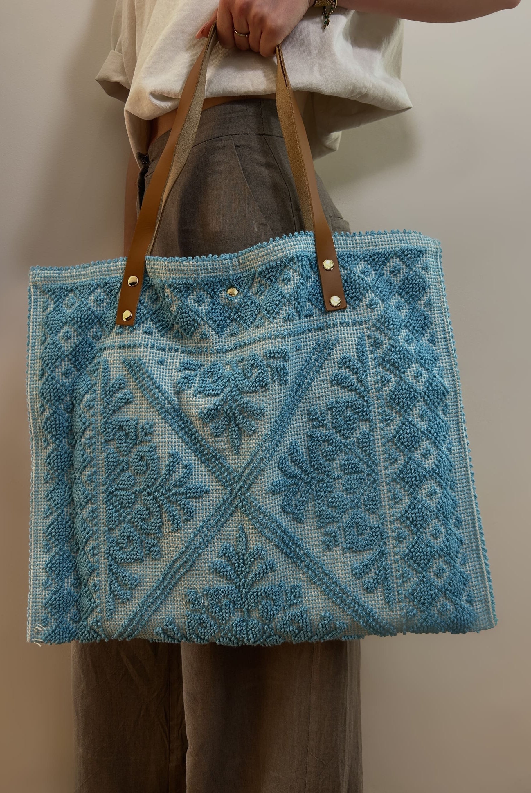 Sac en éponge à motif relief esprit sixties bleu