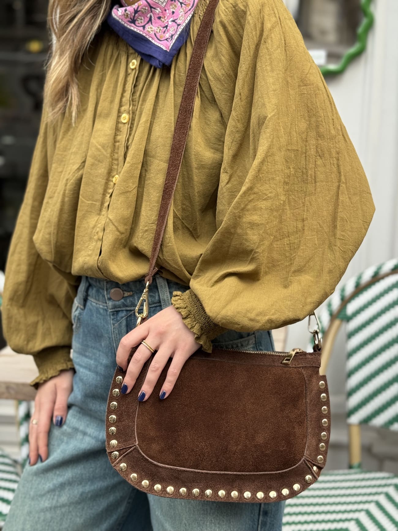 sac en daim marron clouté