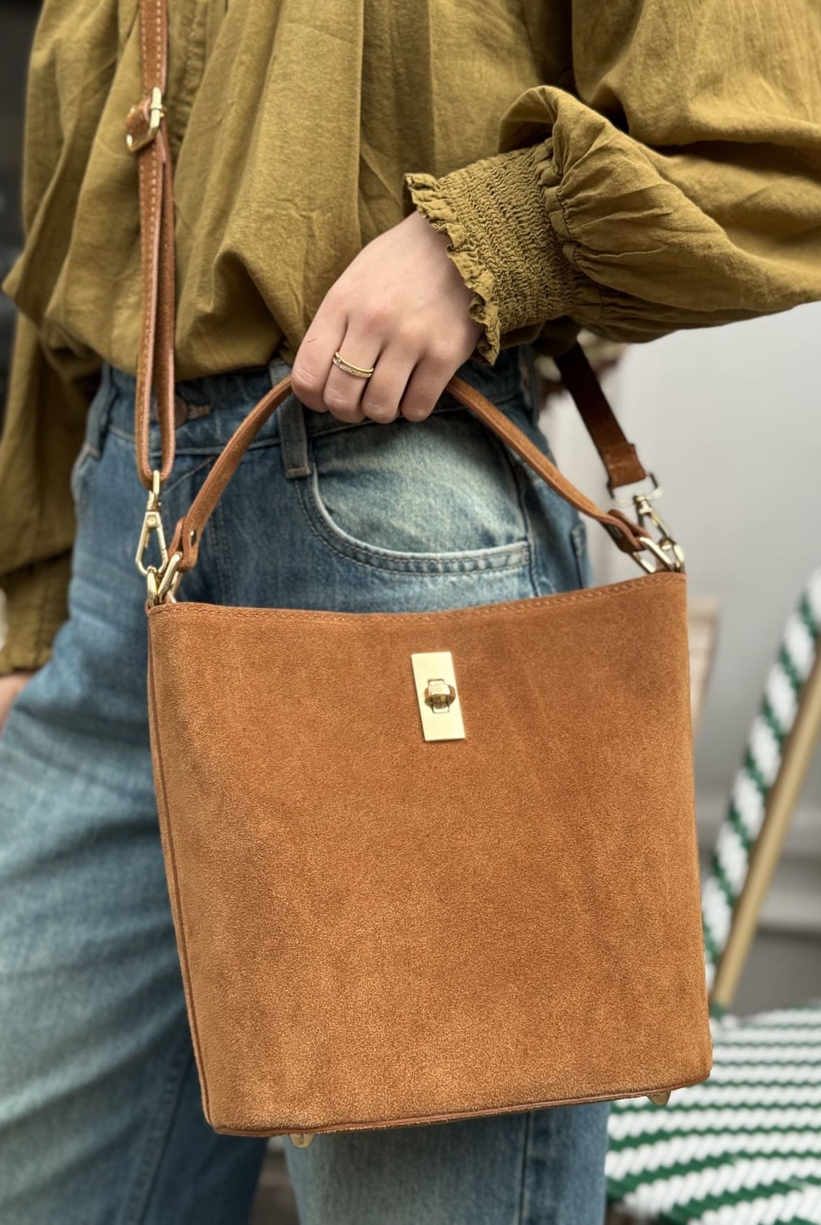 sac seau en daim camel