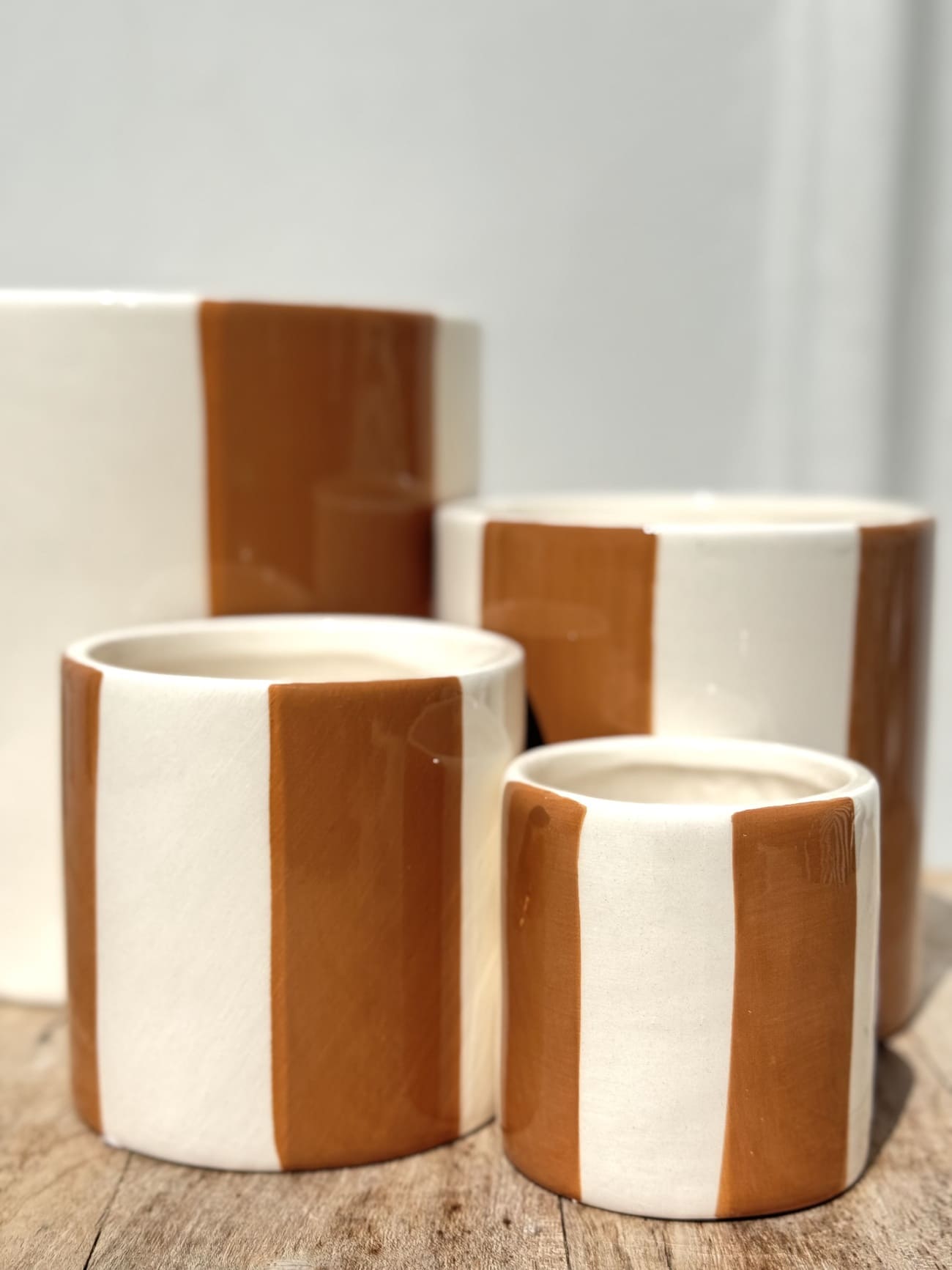 Ensemble décoratif de 4 pots rayés – céramique marron design Sidonie