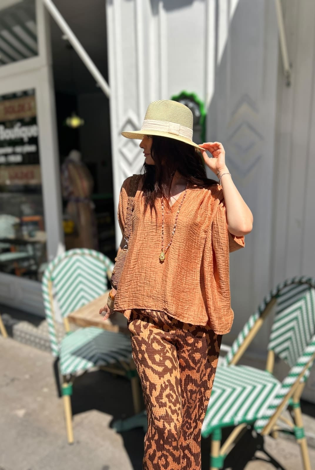 Tunique marron fluide pour femme, vue trois-quarts, taille unique