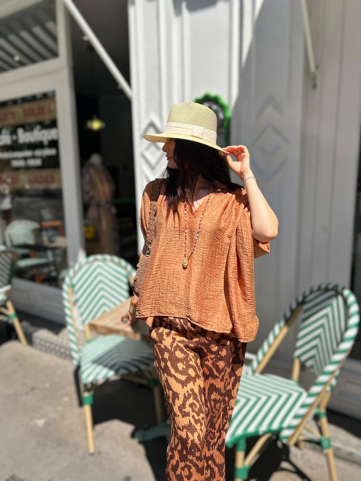 Tunique marron fluide pour femme, vue trois-quarts, taille unique