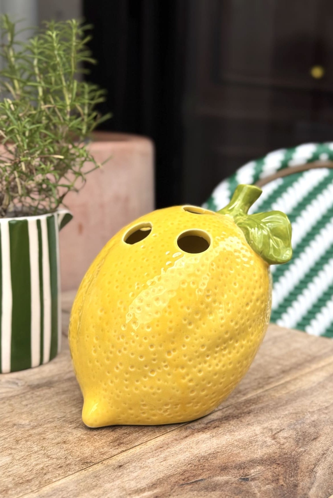 Vase citron jaune en céramique multi-trous – vue de face
