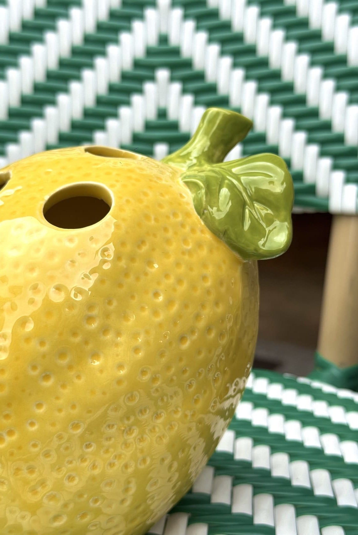 Vase citron détail sur la feuille du citron