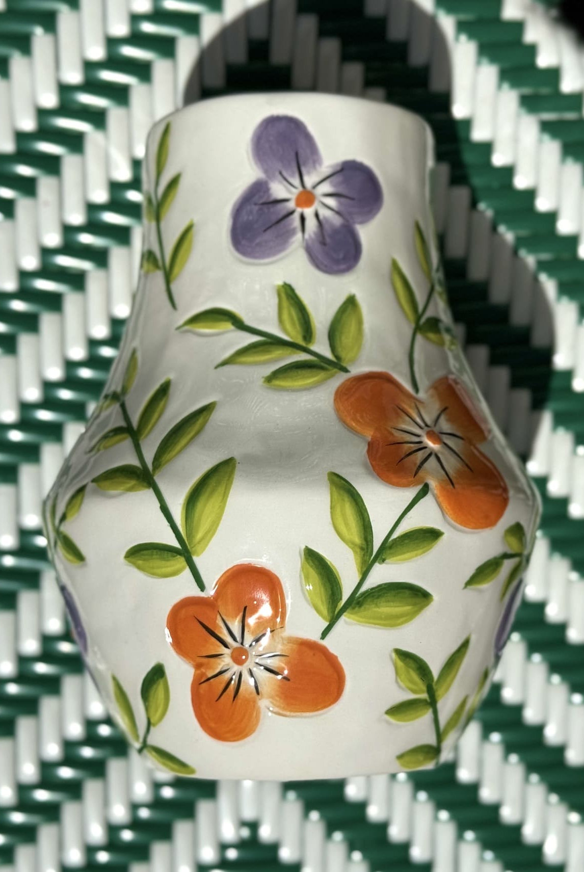 Vase mauve original pour décoration intérieure